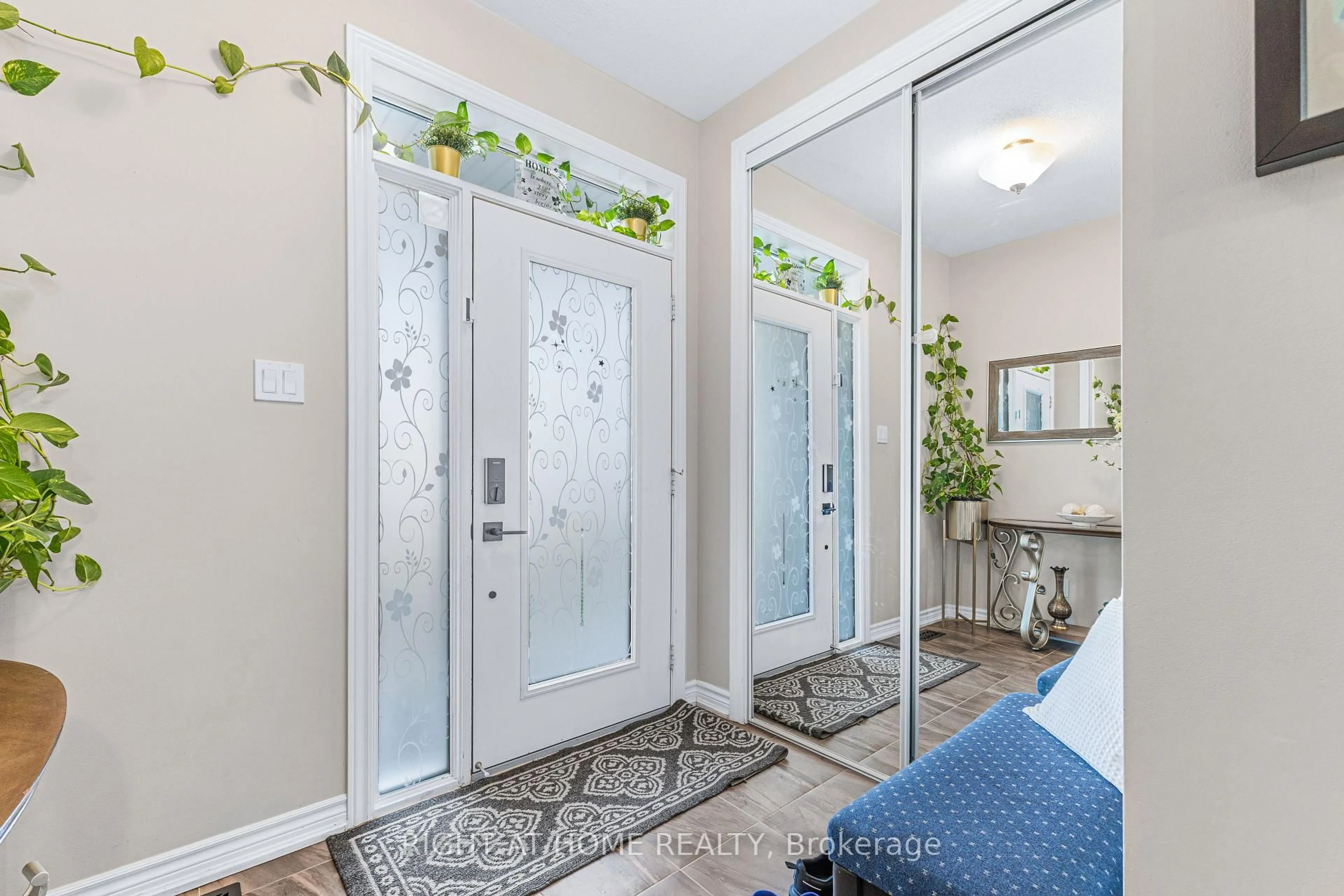 Indoor entryway for 69 Pelham Cres, Richmond Ontario K0A 2Z0