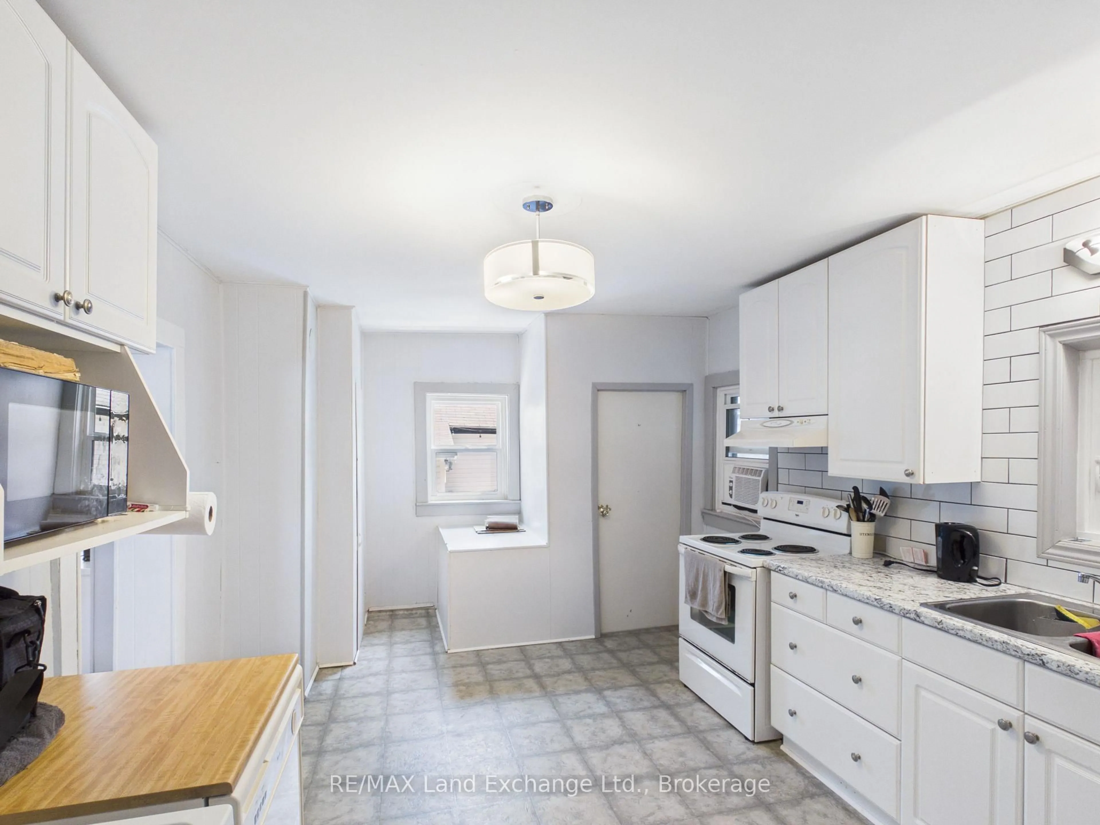 Standard kitchen, ceramic/tile floor for 410 RUSSELL St, Kincardine Ontario N2Z 2A9