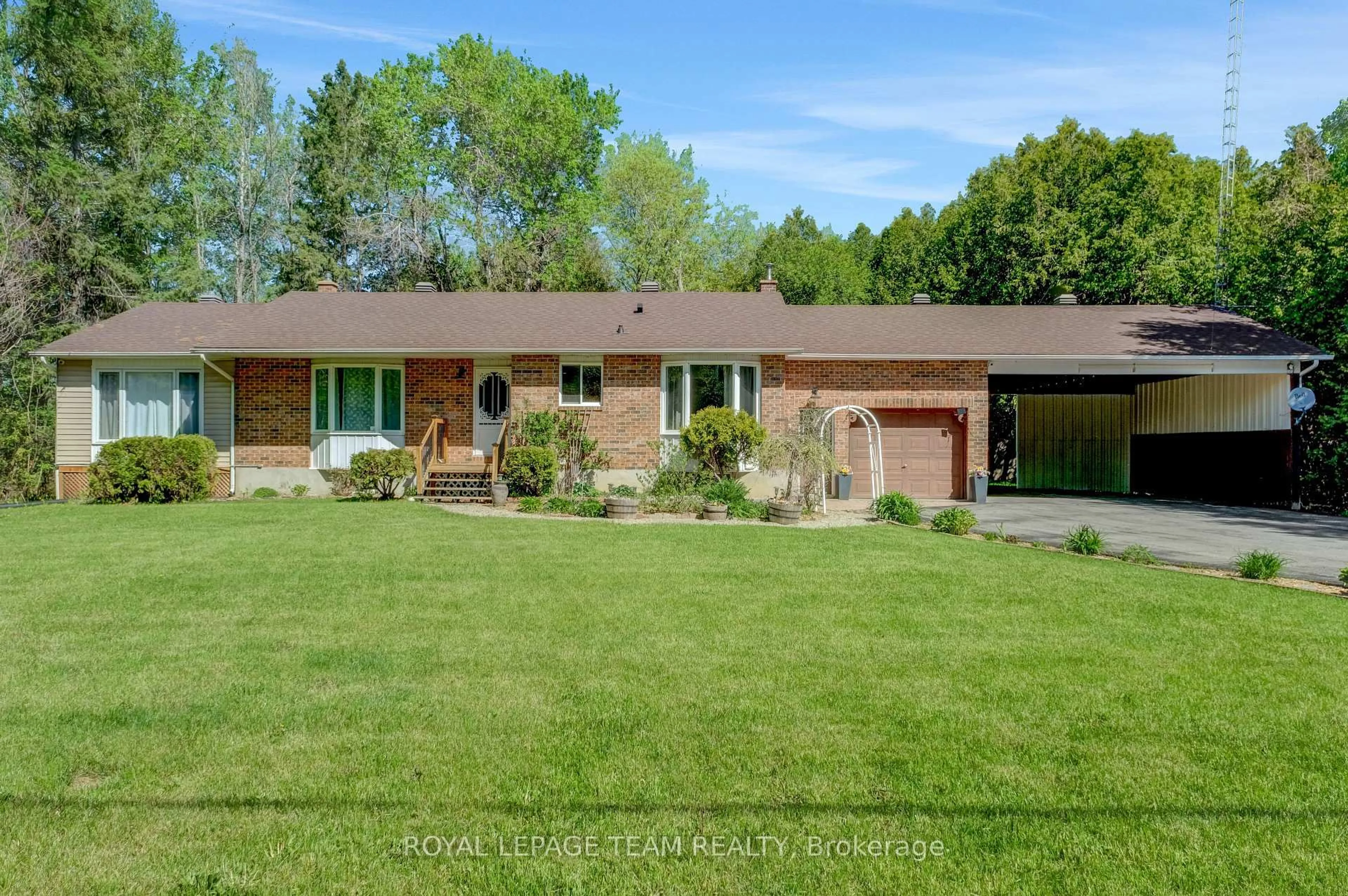 A pic from outside/outdoor area/front of a property/back of a property/a pic from drone, unknown for 13025 Mackenzie Rd, South Dundas Ontario K0C 1H0