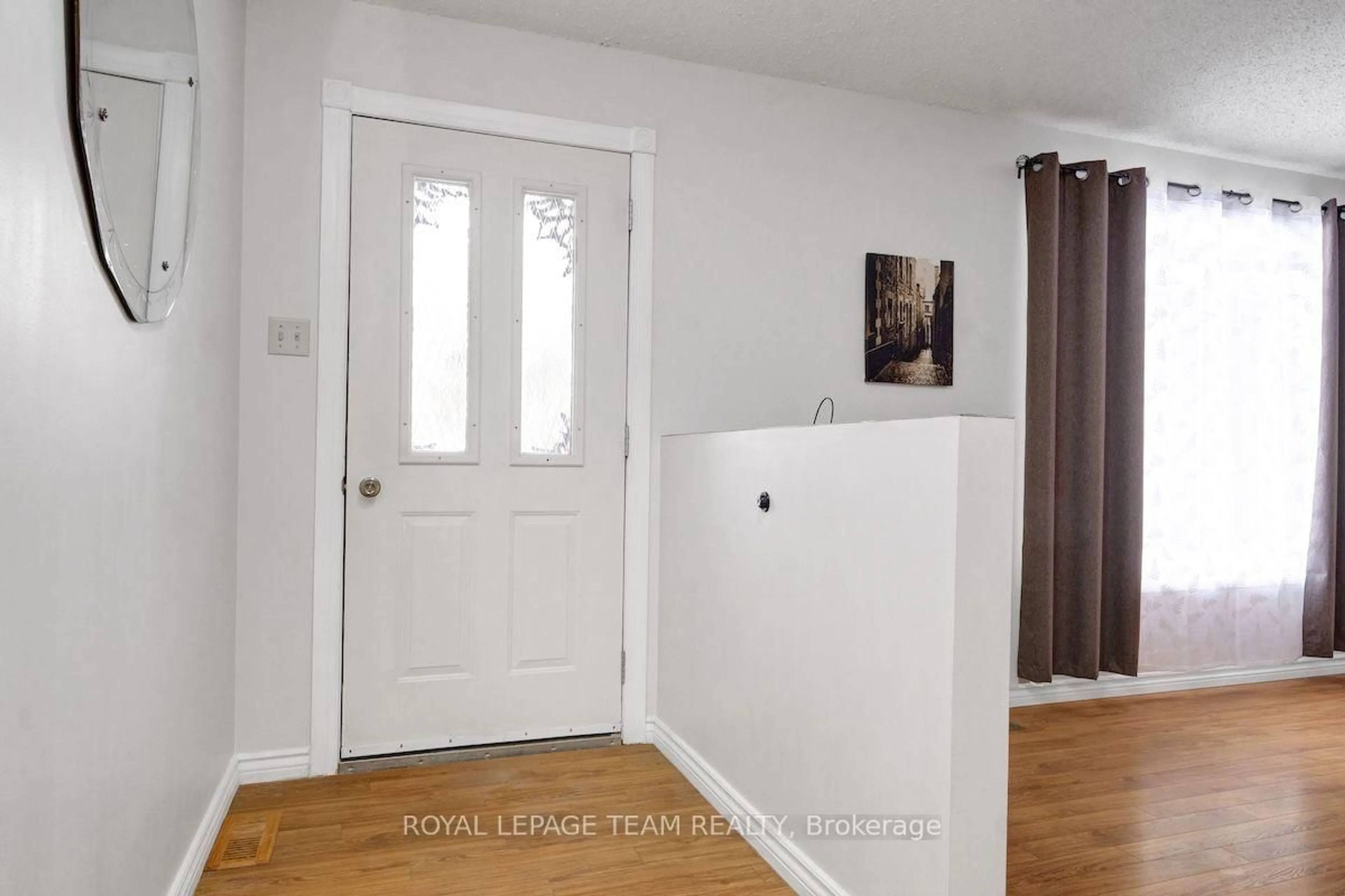 Indoor entryway for 13025 Mackenzie Rd, South Dundas Ontario K0C 1H0