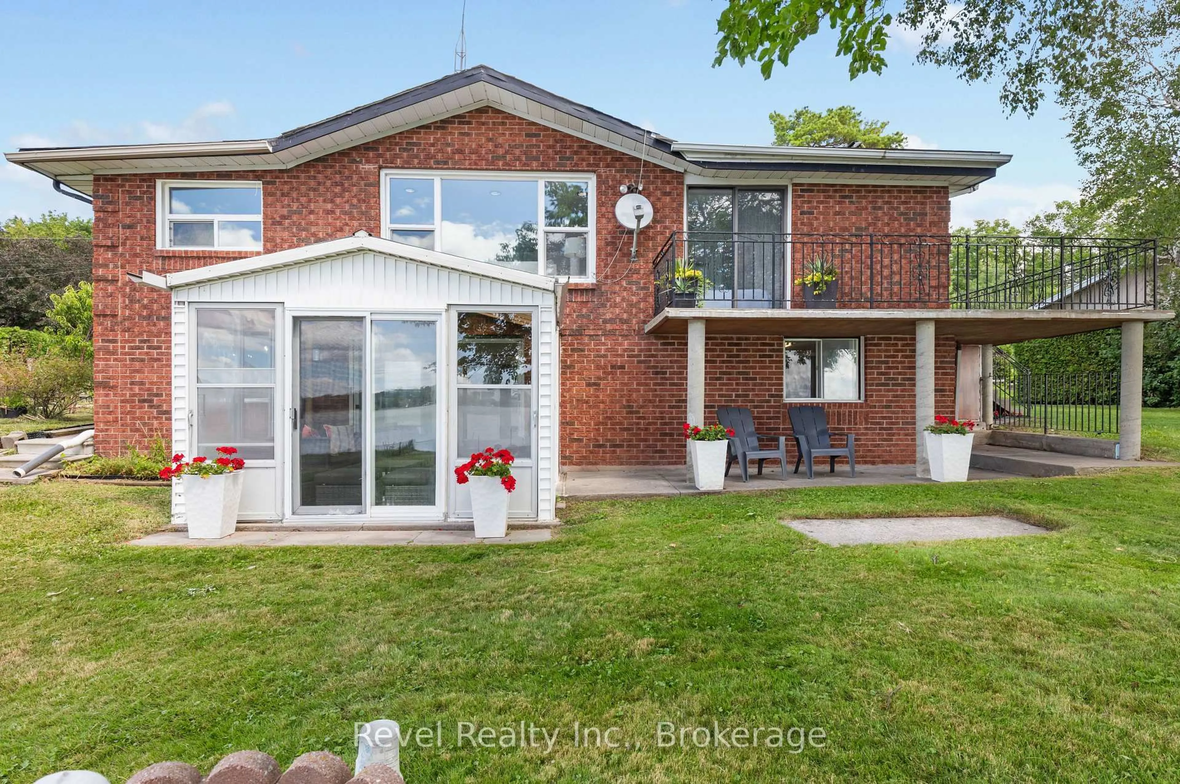 Home with brick exterior material, unknown for 79 Oakdene Cres, Kawartha Lakes Ontario K0M 2C0