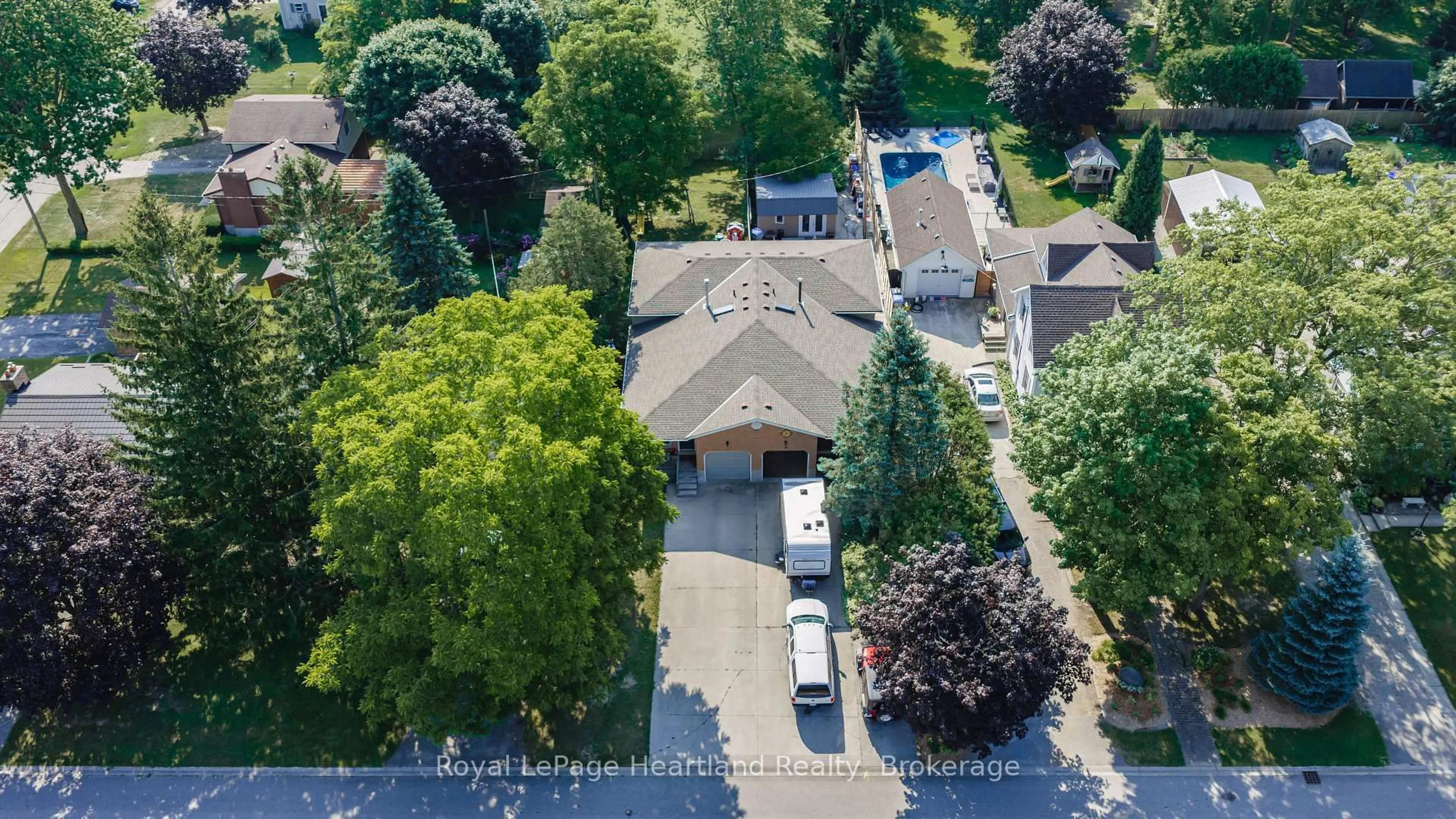 A pic from outside/outdoor area/front of a property/back of a property/a pic from drone, street for 54 Coleman St, Huron East Ontario N0M 1L0