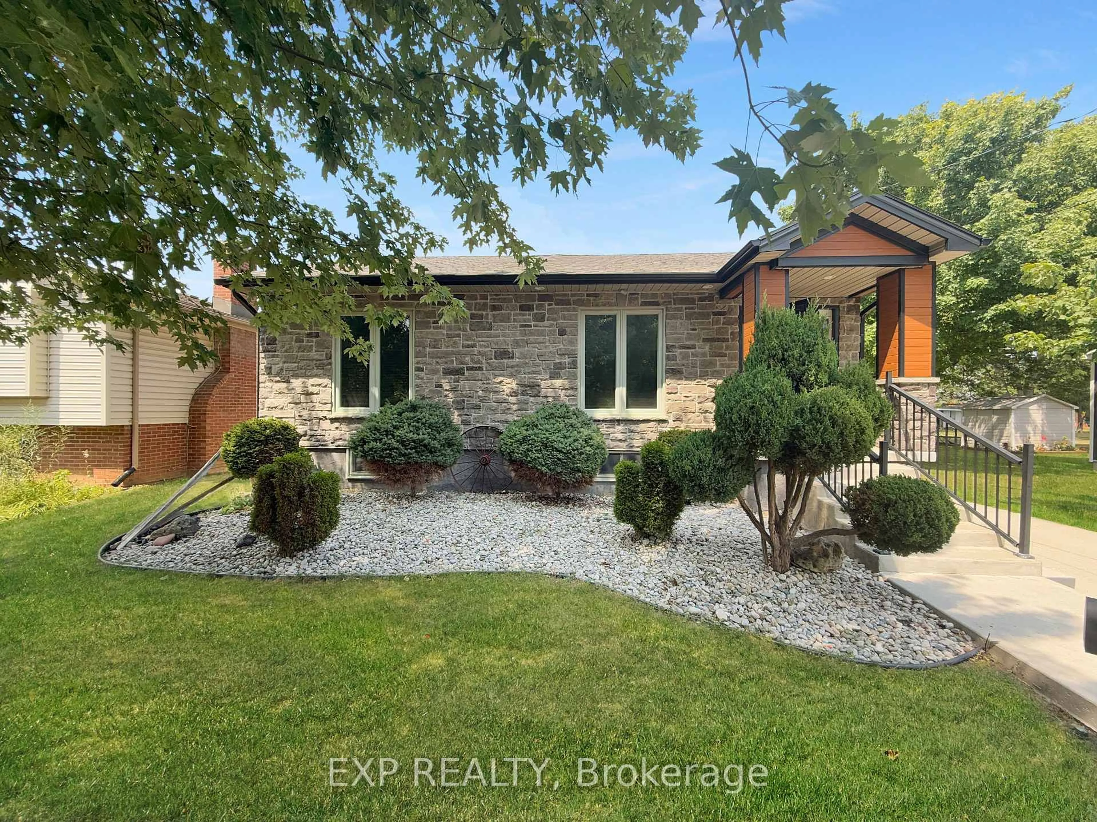 Home with brick exterior material, unknown for 17 Greenfield Crt, London South Ontario N6E 1K9