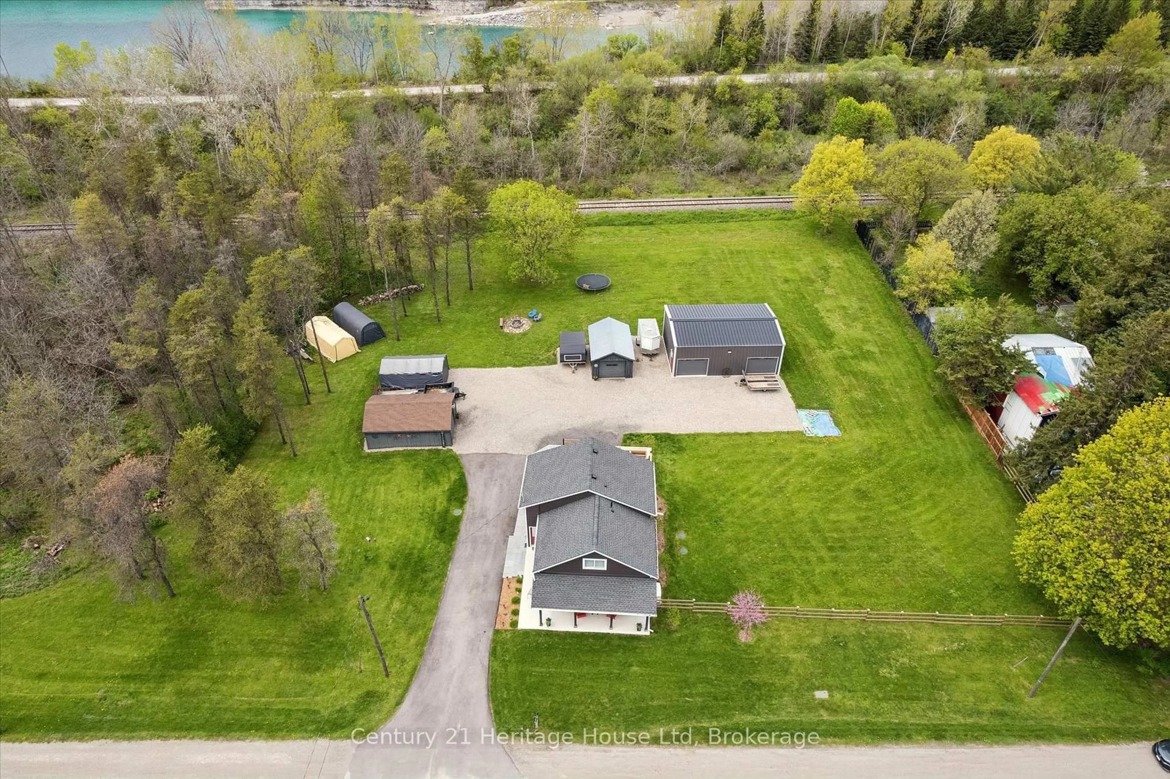 A pic from outside/outdoor area/front of a property/back of a property/a pic from drone, street for 584077 Beachville Rd, South-West Oxford Ontario N5C 3J5