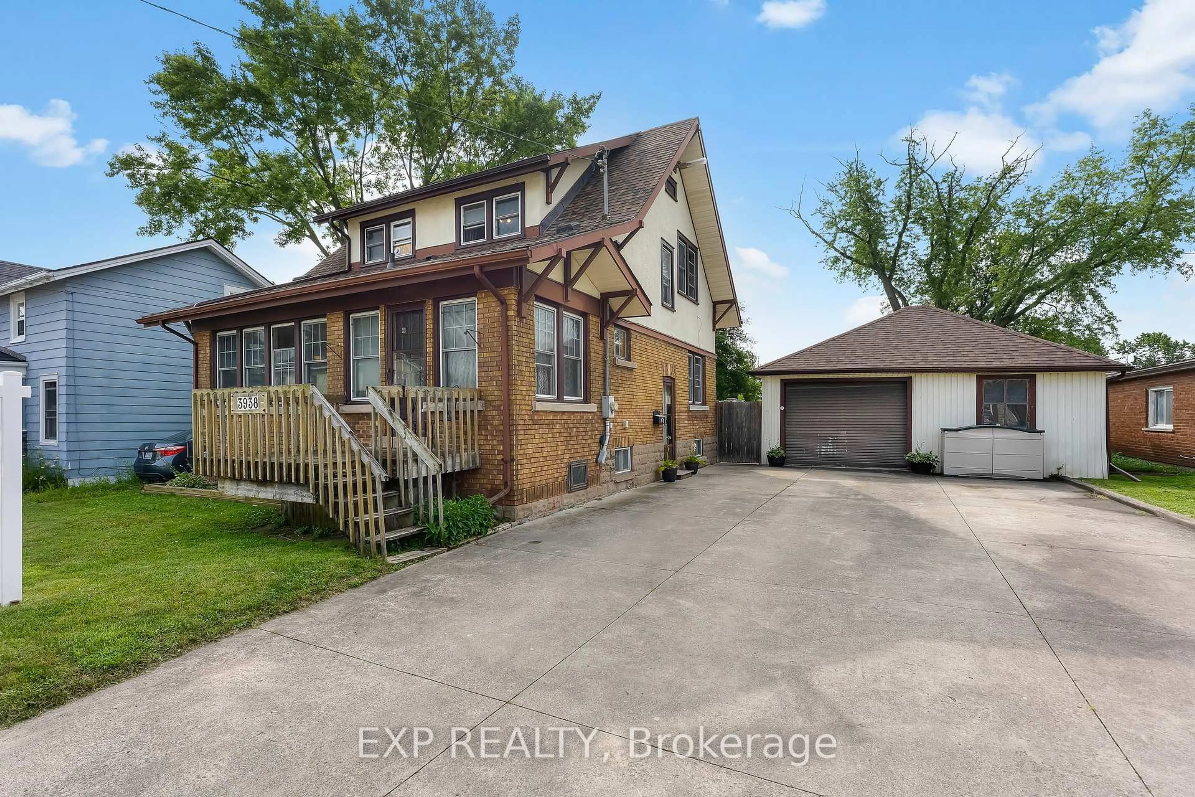 A pic from outside/outdoor area/front of a property/back of a property/a pic from drone, street for 3938 Main St, Niagara Falls Ontario L2G 6B6