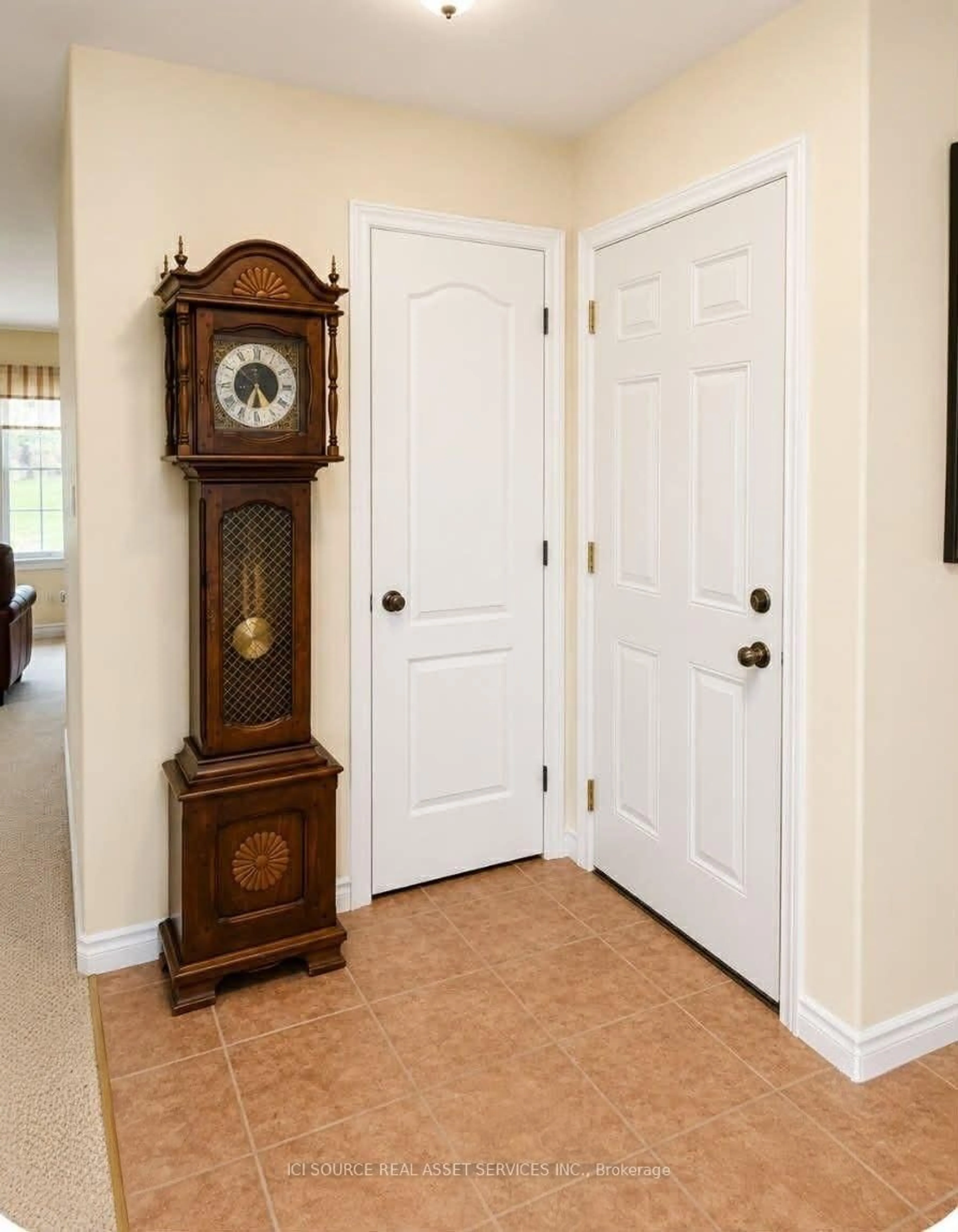 Indoor entryway for 6 Edgewater Dr, Brighton Ontario K0K 1H0
