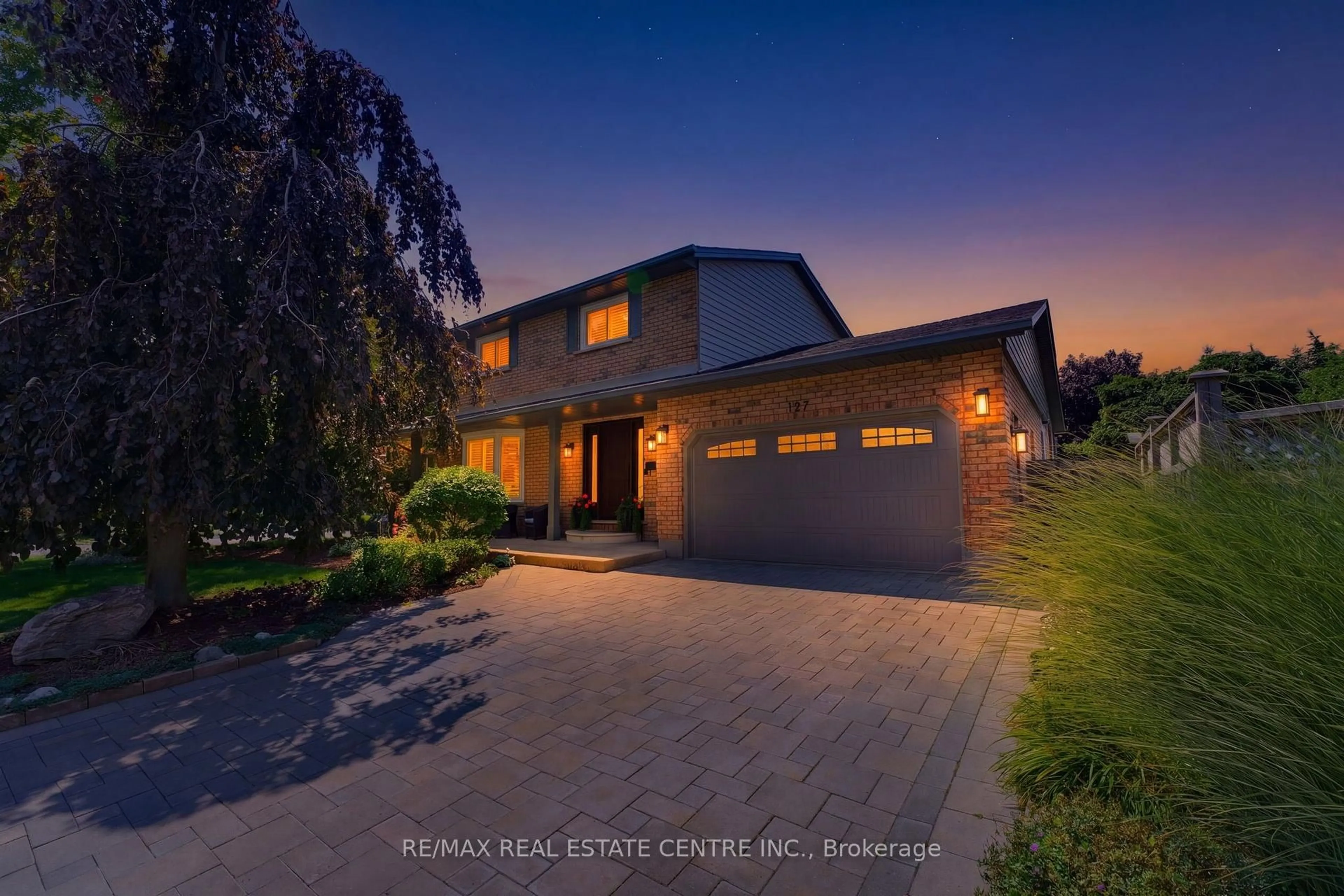 A pic from outside/outdoor area/front of a property/back of a property/a pic from drone, street for 127 Michener Cres, Kitchener Ontario N2A 3V3