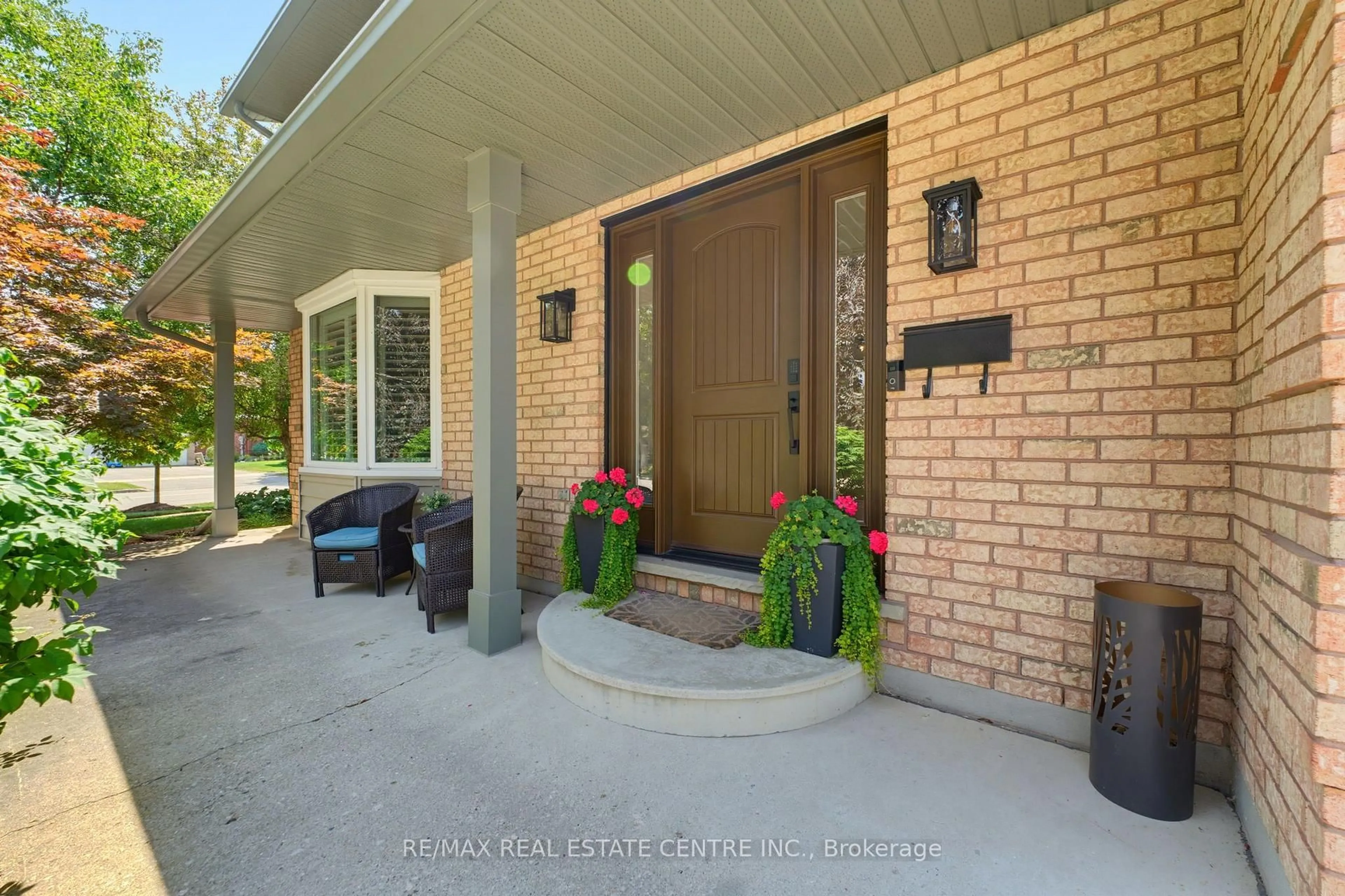 Indoor entryway for 127 Michener Cres, Kitchener Ontario N2A 3V3