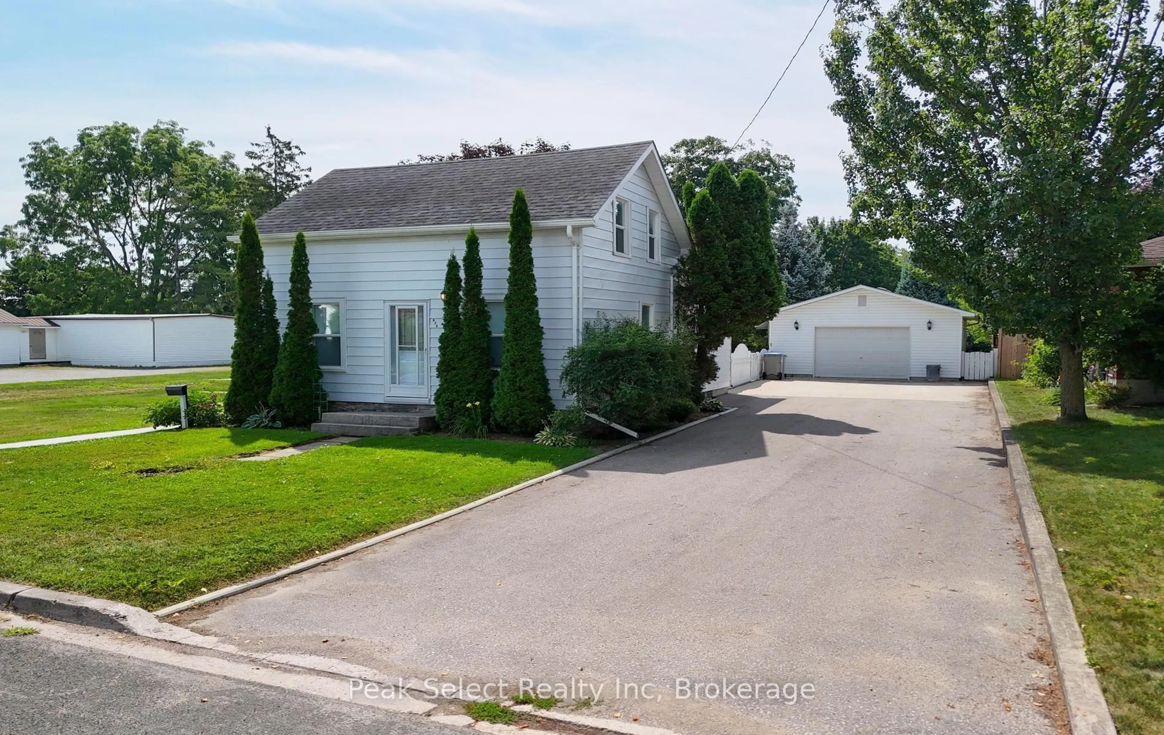 A pic from outside/outdoor area/front of a property/back of a property/a pic from drone, street for 620 Jones St, St. Marys Ontario N4X 1B1