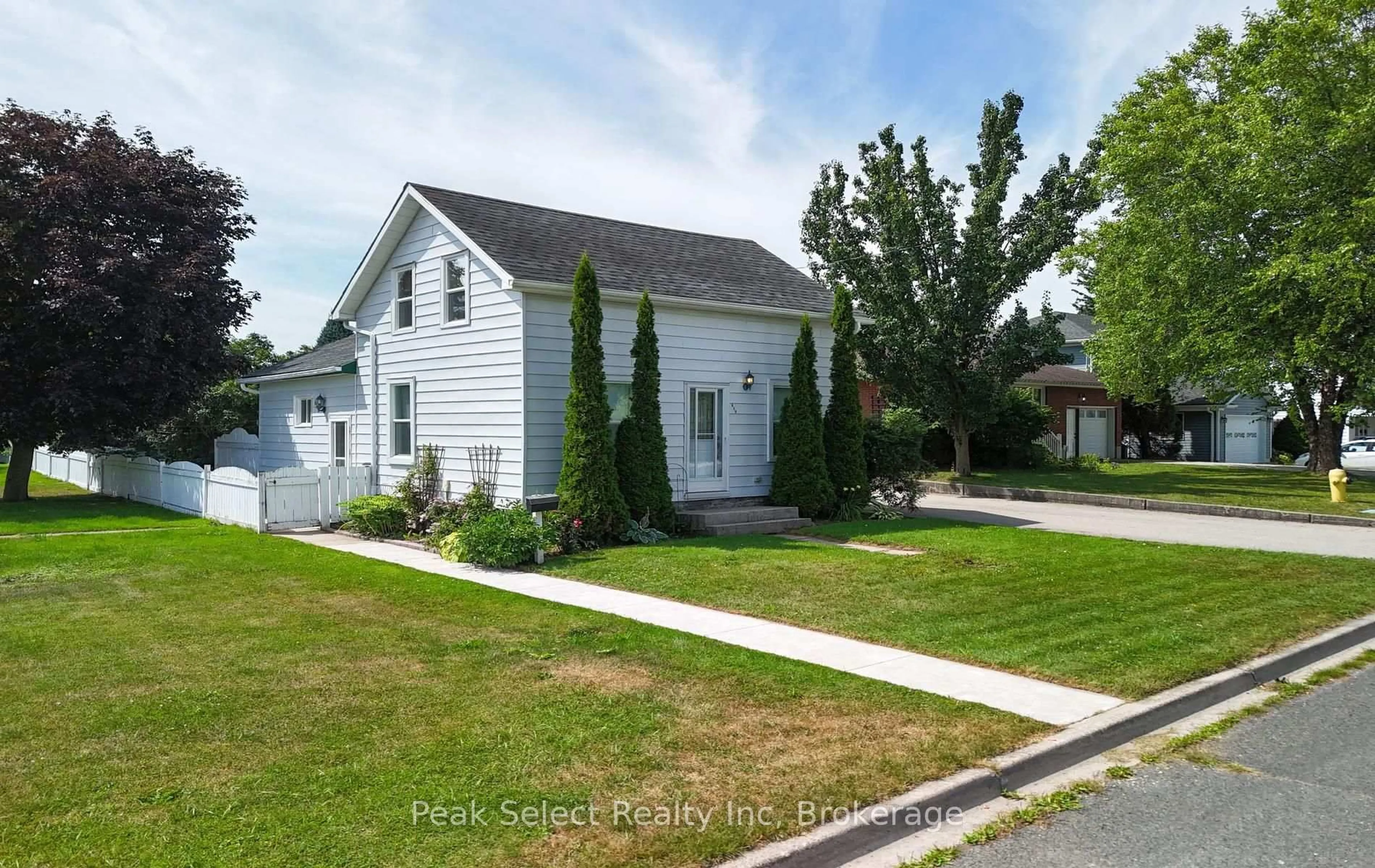 Home with vinyl exterior material, street for 620 Jones St, St. Marys Ontario N4X 1B1