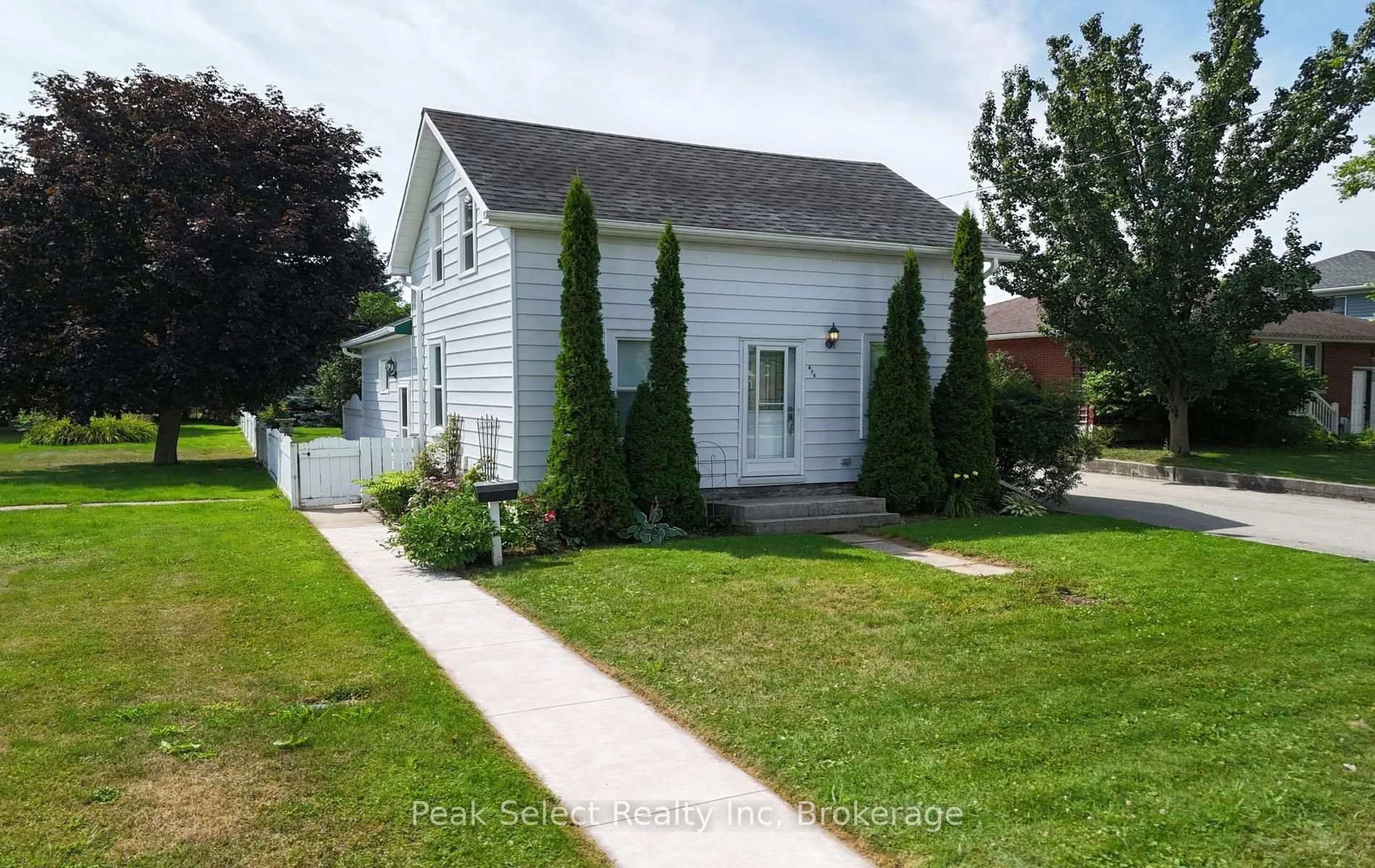 Home with vinyl exterior material, street for 620 Jones St, St. Marys Ontario N4X 1B1