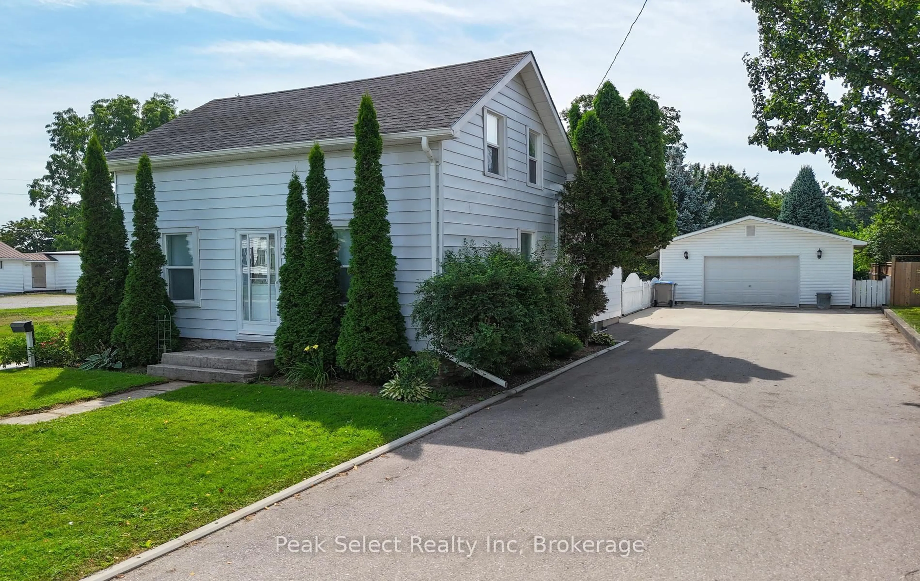 A pic from outside/outdoor area/front of a property/back of a property/a pic from drone, street for 620 Jones St, St. Marys Ontario N4X 1B1