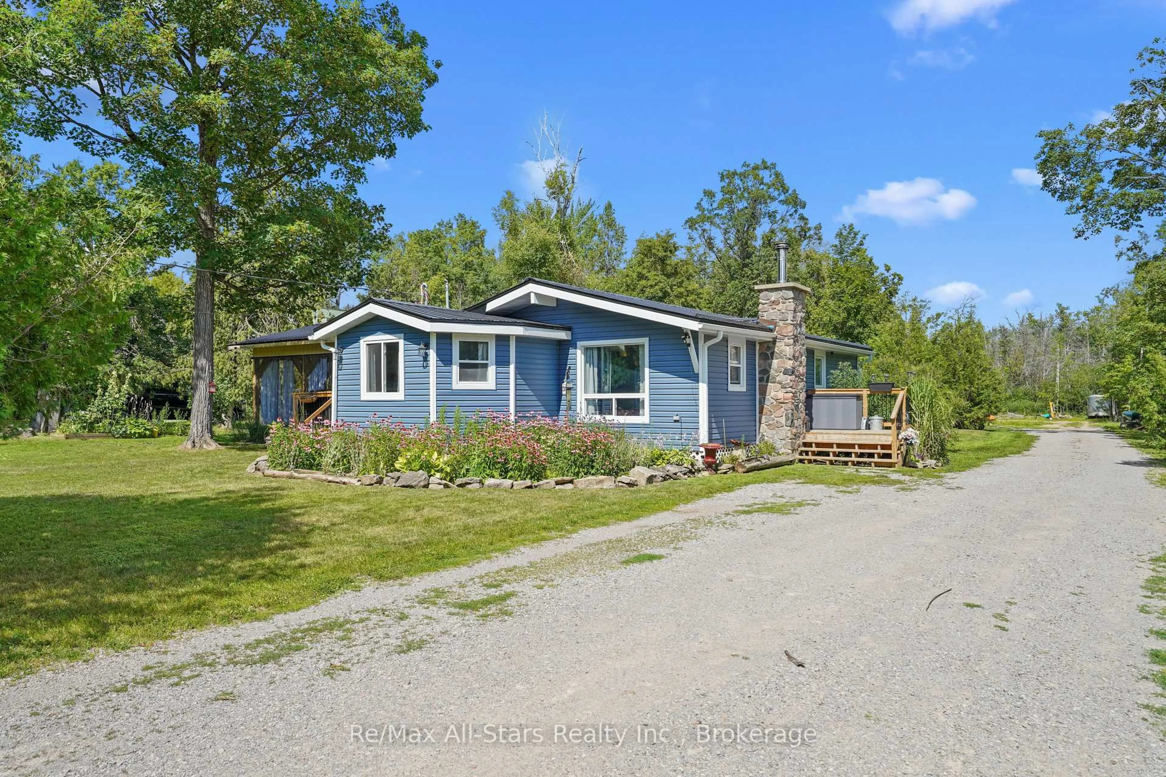A pic from outside/outdoor area/front of a property/back of a property/a pic from drone, street for 117 Echo Bay Rd, Kawartha Lakes Ontario K0M 1A0