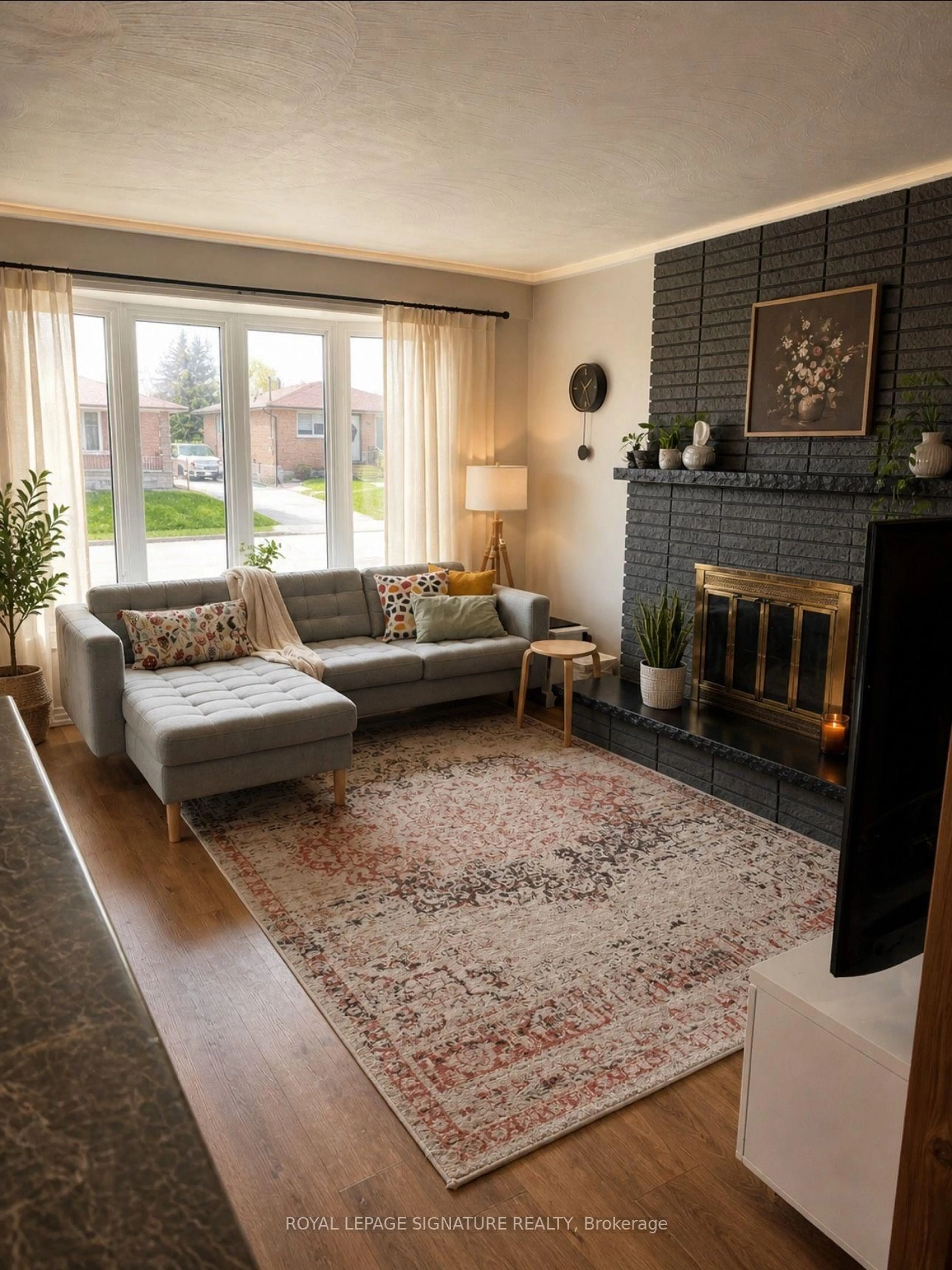 Living room with furniture, unknown for 66 Victor Blvd, Hamilton Ontario L9A 2V4