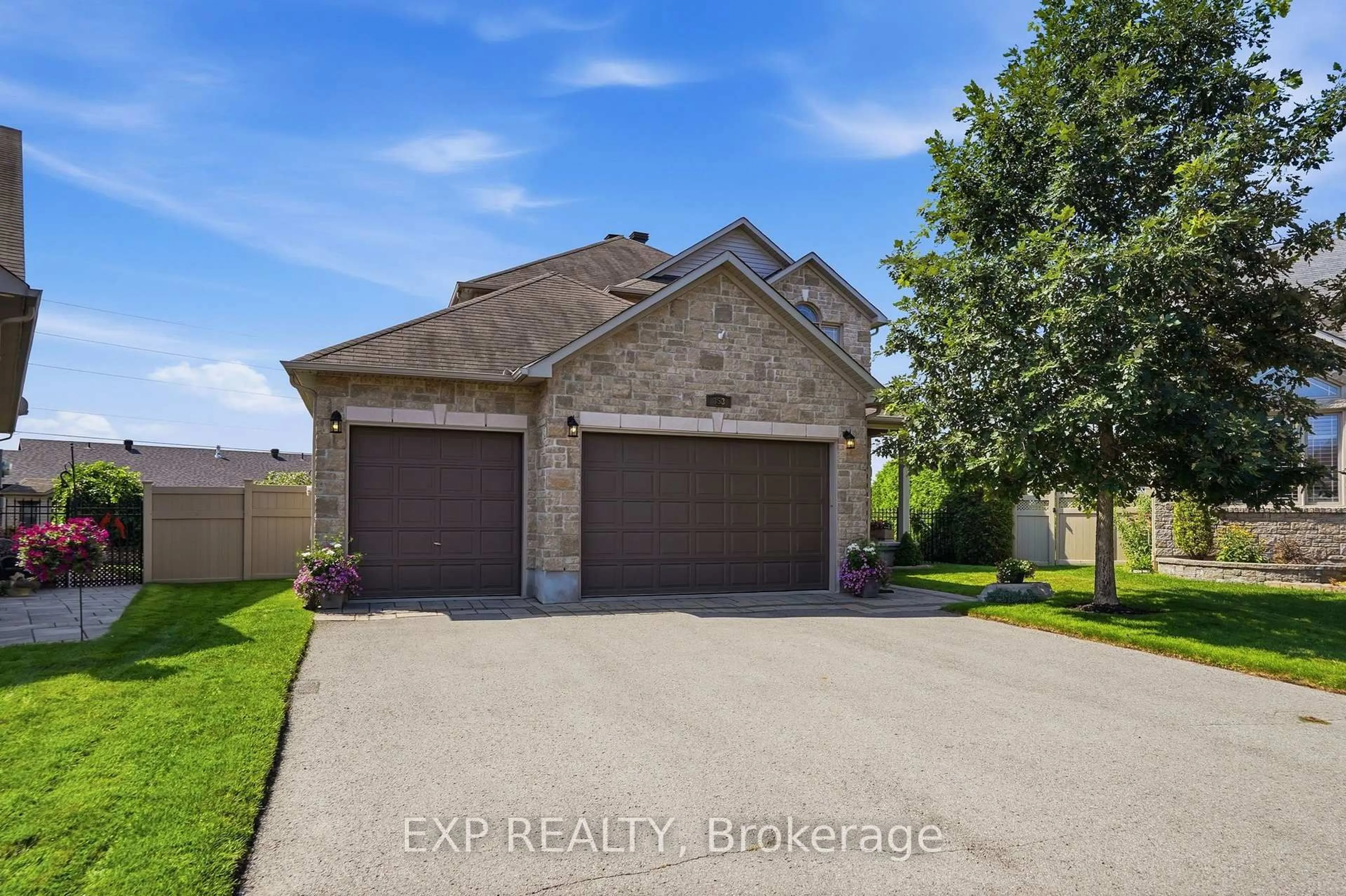 A pic from outside/outdoor area/front of a property/back of a property/a pic from drone, street for 353 Mercury St, Clarence-Rockland Ontario K4K 0G7