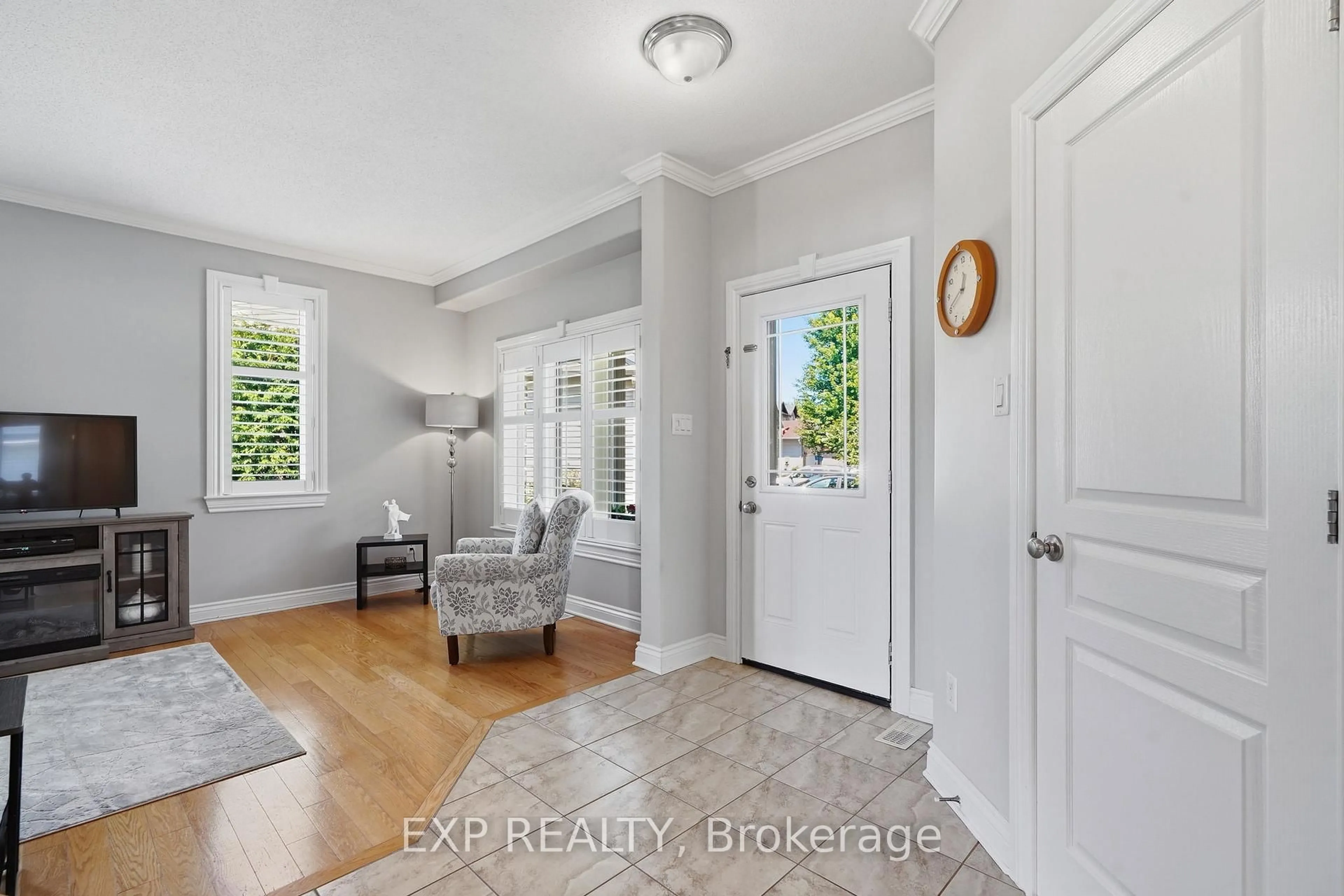 Indoor entryway for 353 Mercury St, Clarence-Rockland Ontario K4K 0G7
