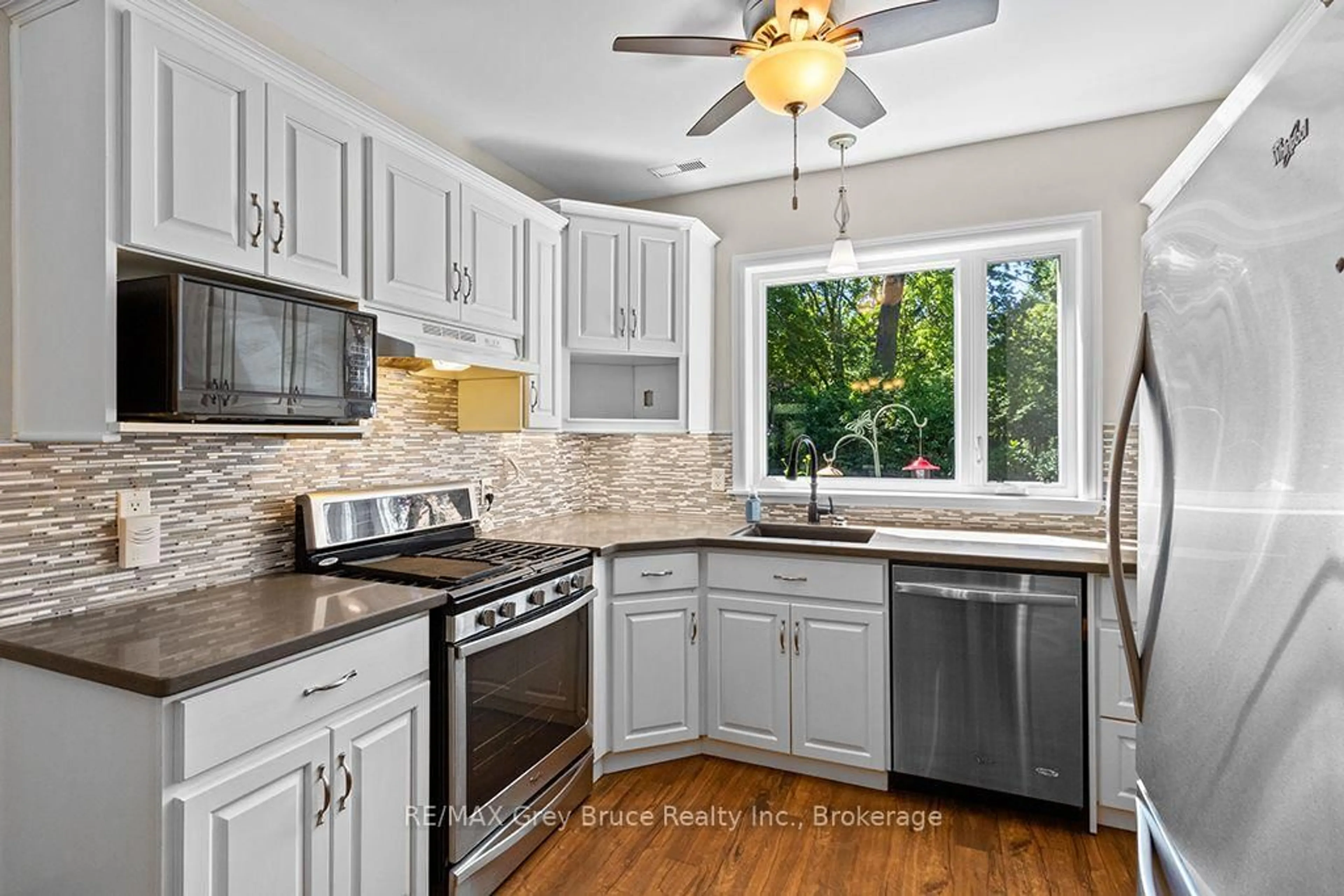 Open concept kitchen, ceramic/tile floor for 441 Frank St, South Bruce Peninsula Ontario N0H 2T0