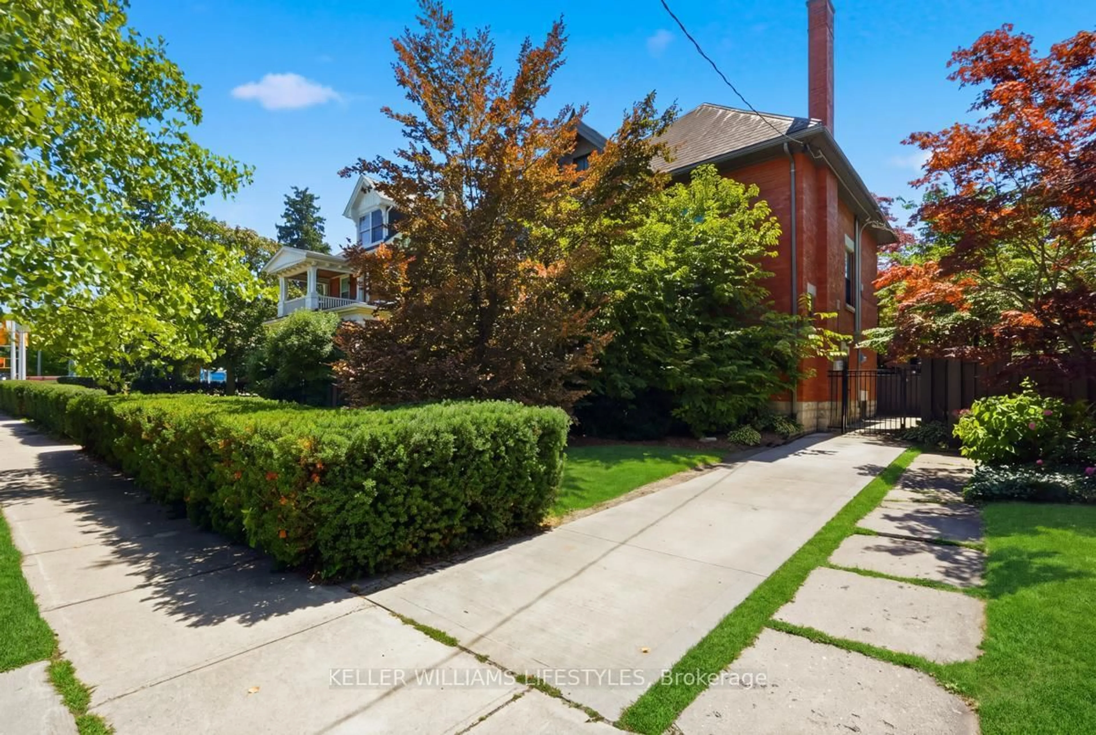 A pic from outside/outdoor area/front of a property/back of a property/a pic from drone, street for 203 Cheapside St, London East Ontario N6A 1Z9