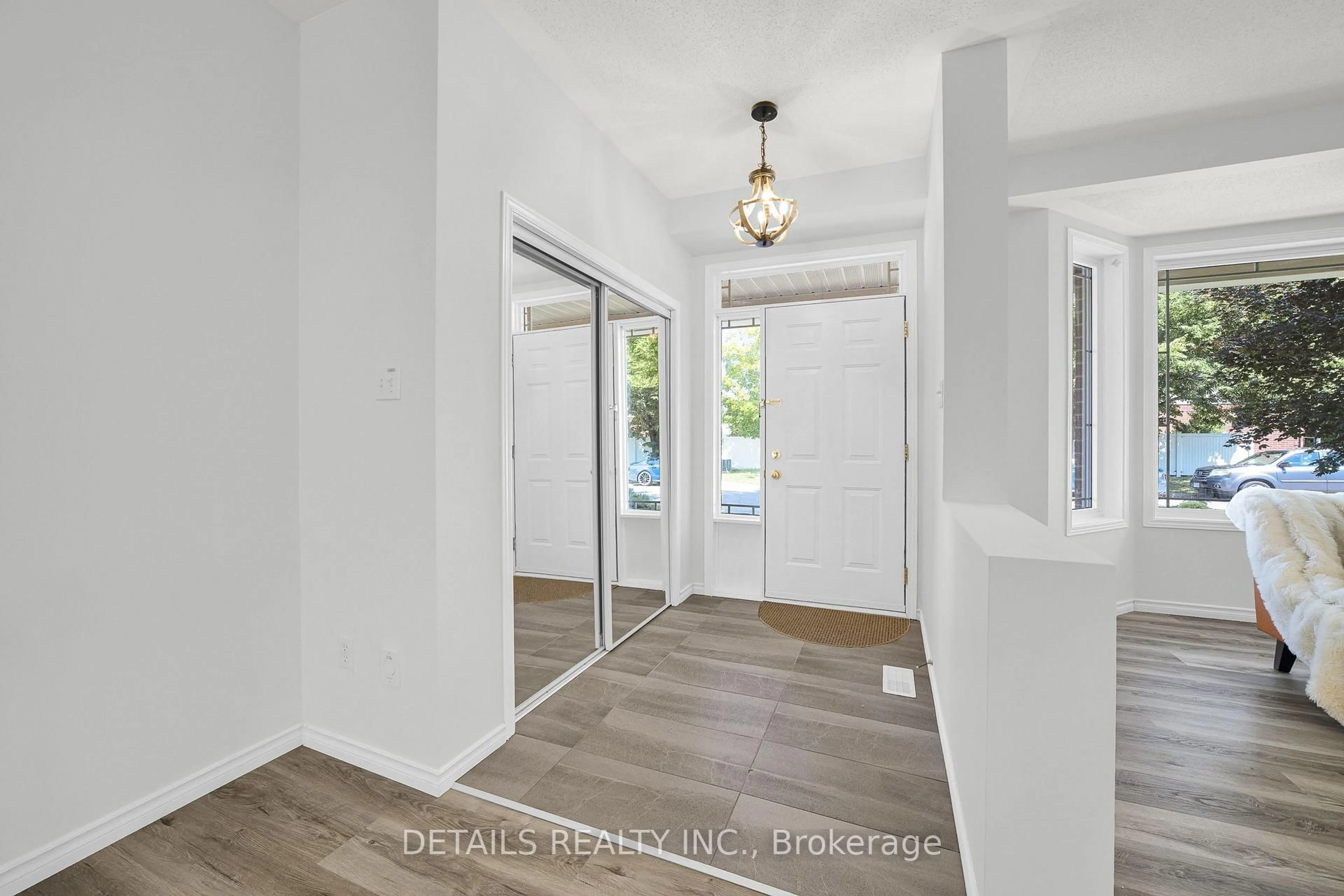 Indoor entryway for 757 Schubert Circ, Ottawa Ontario K4A 4W3