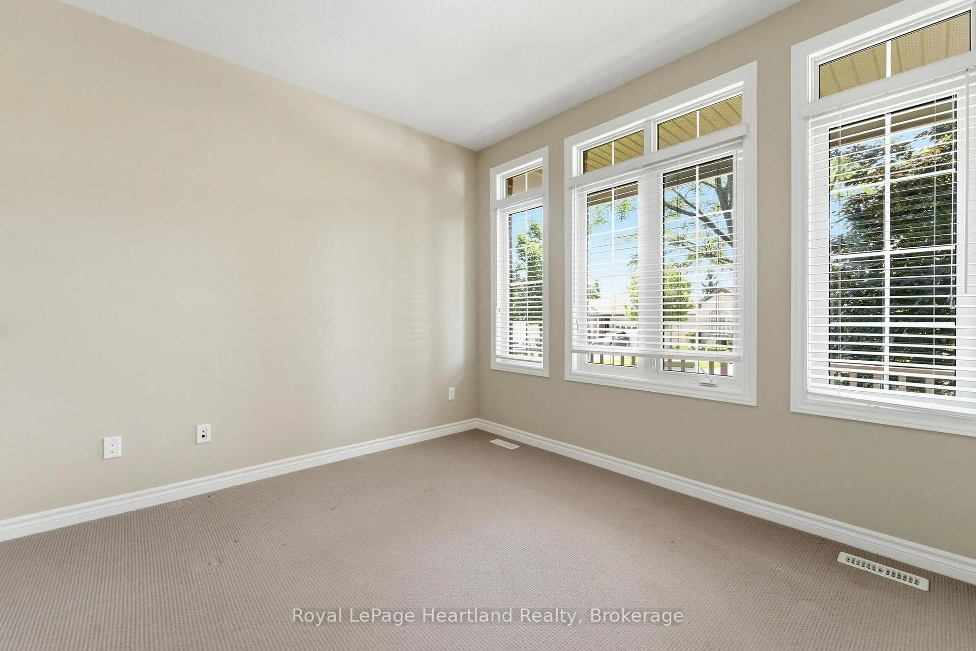 A pic of a room for 518 Blue Jay Dr #18, London North Ontario N5X 0E4
