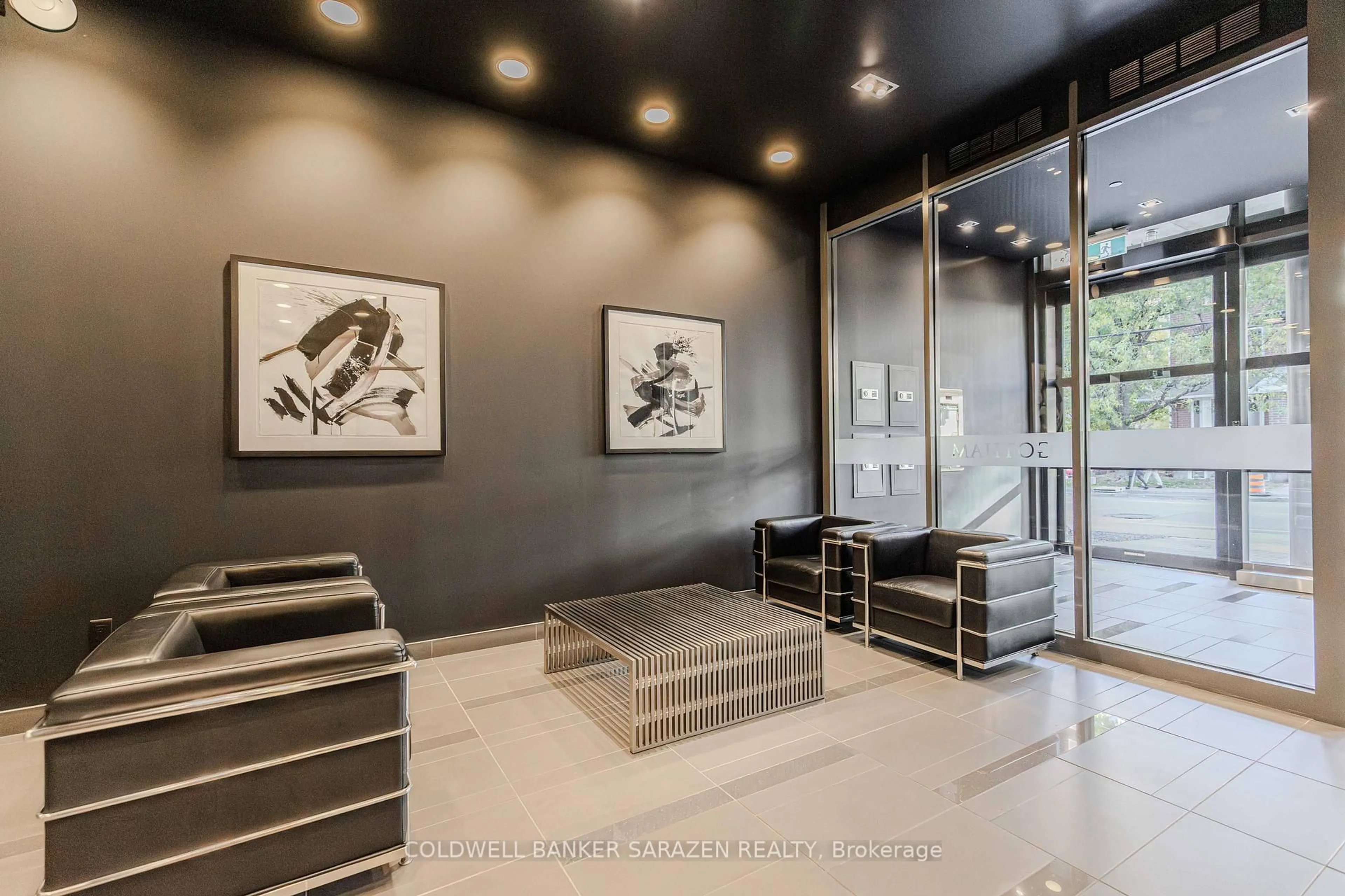 Indoor foyer for 224 Lyon St #1308, Ottawa Ontario K1R 0C1