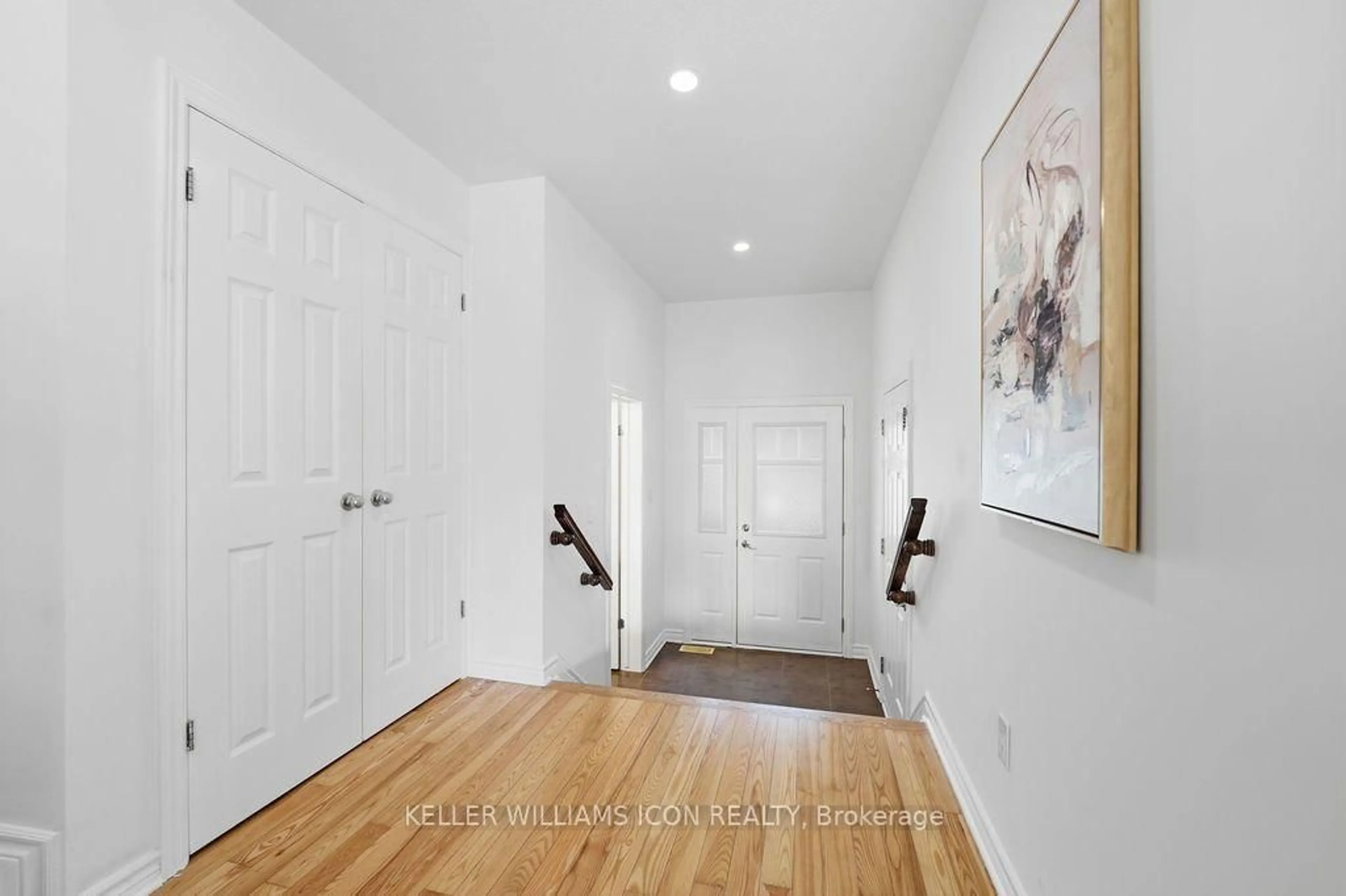 Indoor entryway for 102 Garrity Cres, Ottawa Ontario K2J 3T4