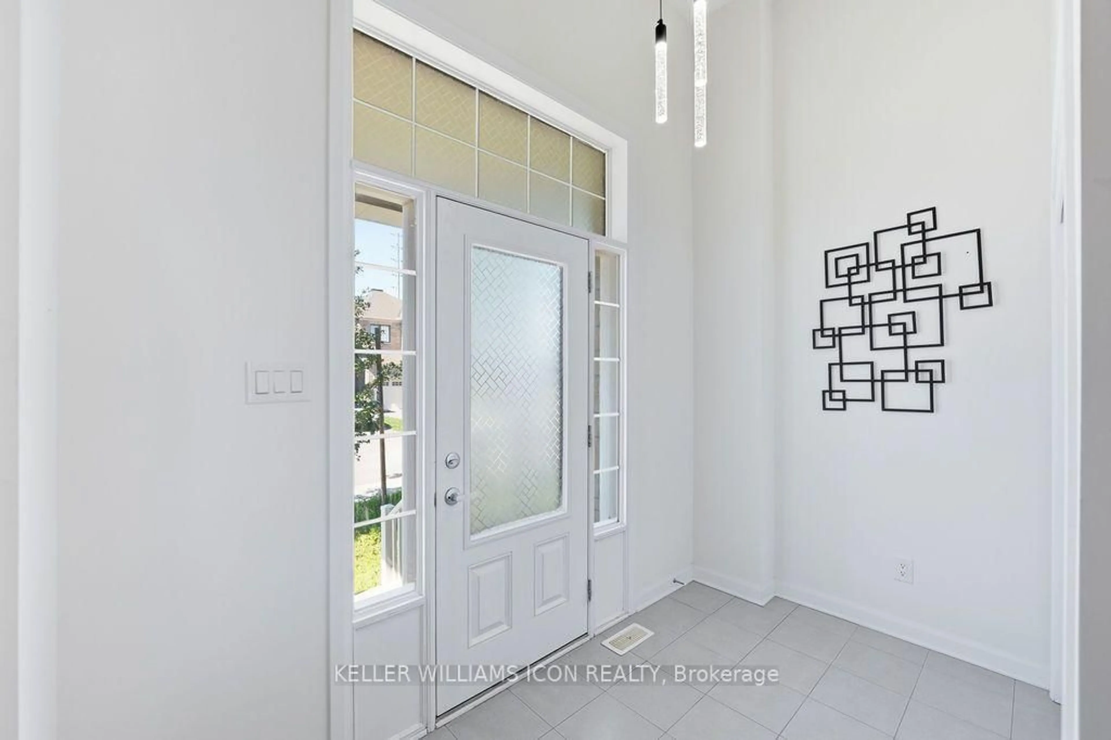 Indoor entryway for 15 Aura Ave, Ottawa Ontario K2J 6S1