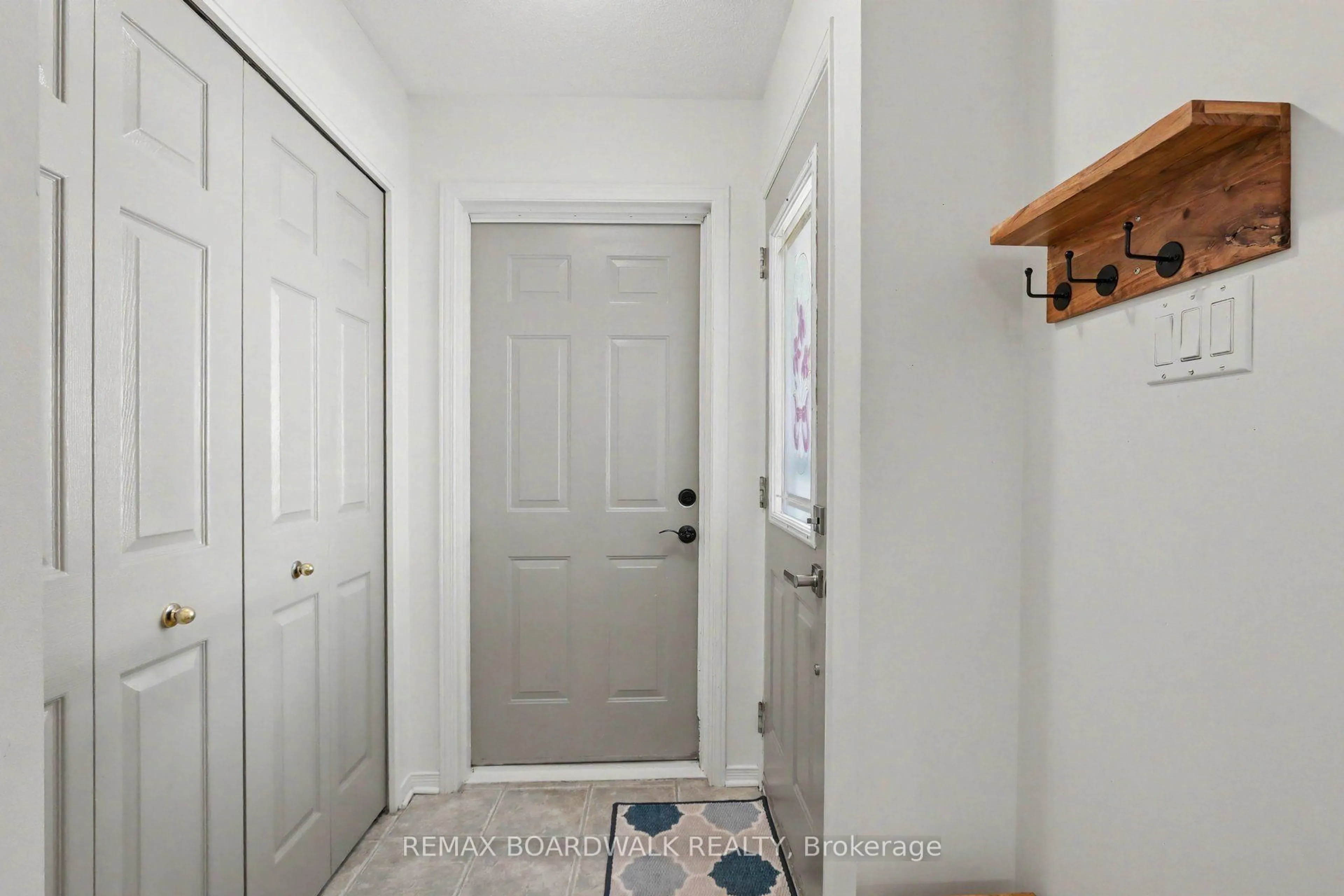 Indoor entryway for 150 Hughes St, Carleton Place Ontario K7C 4N1