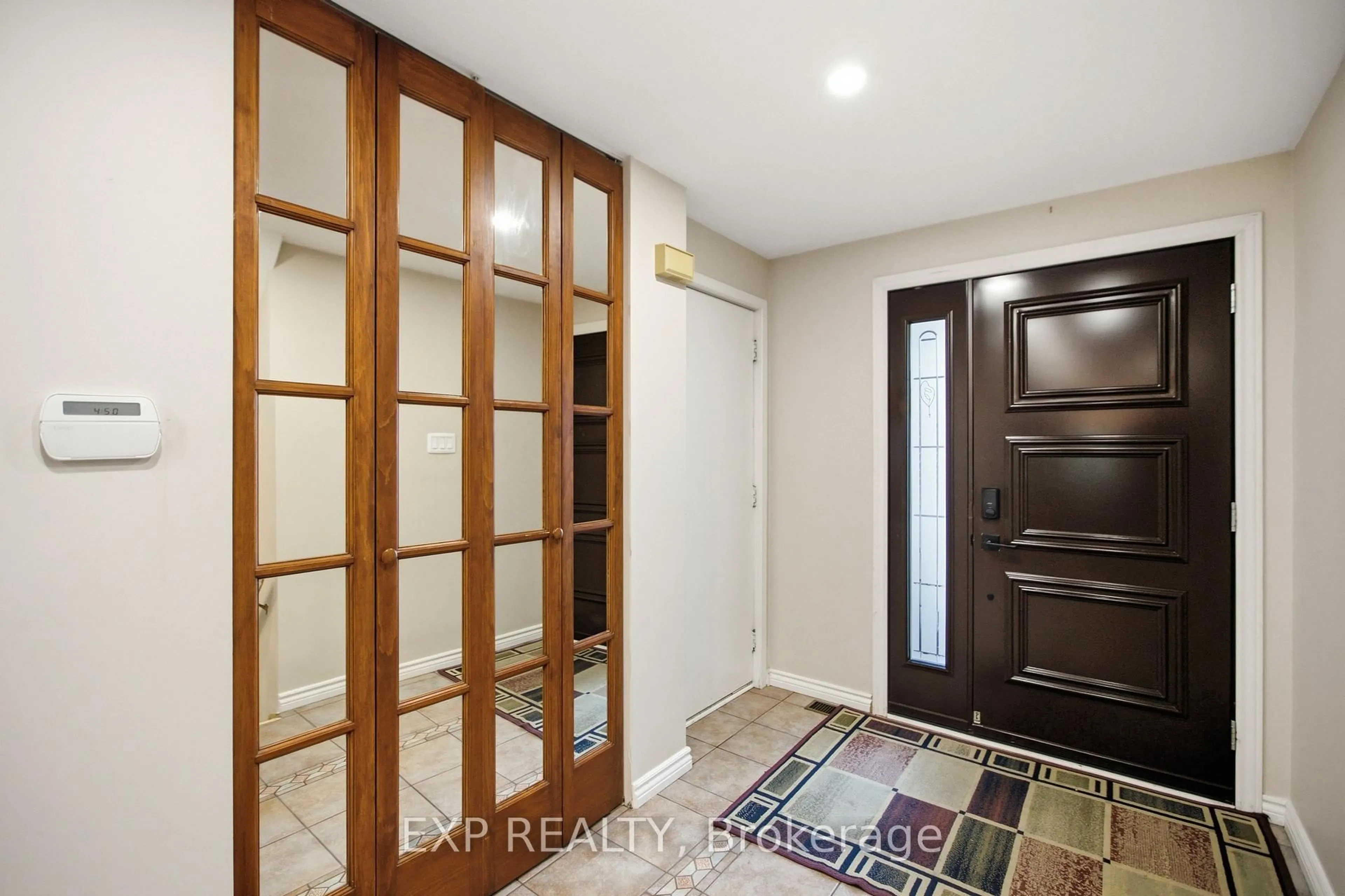 Indoor entryway for 42 Valley Ridge St, Ottawa Ontario K2E 7W2