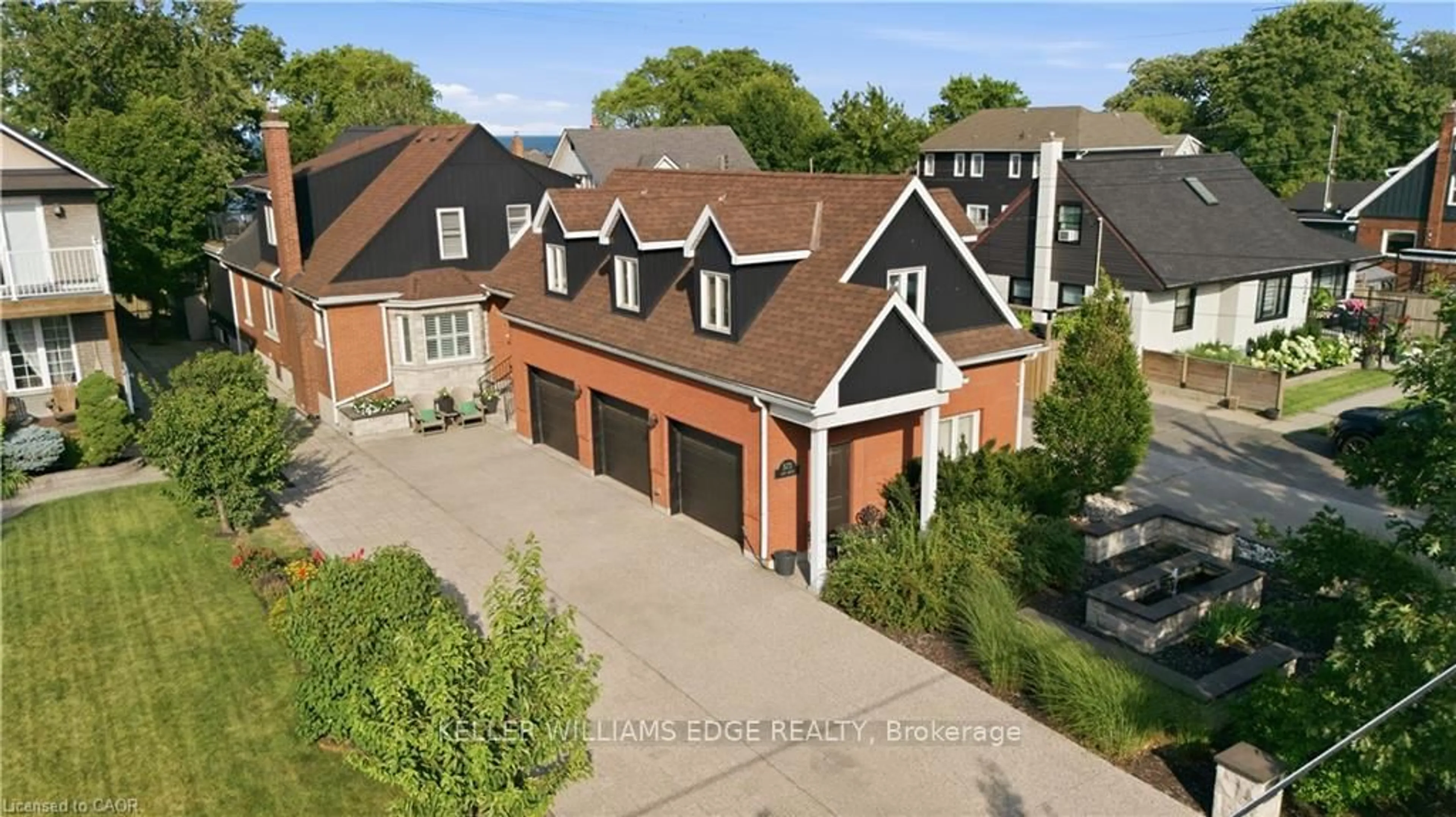 A pic from outside/outdoor area/front of a property/back of a property/a pic from drone, street for 573 Beach Blvd, Hamilton Ontario L8H 6X8