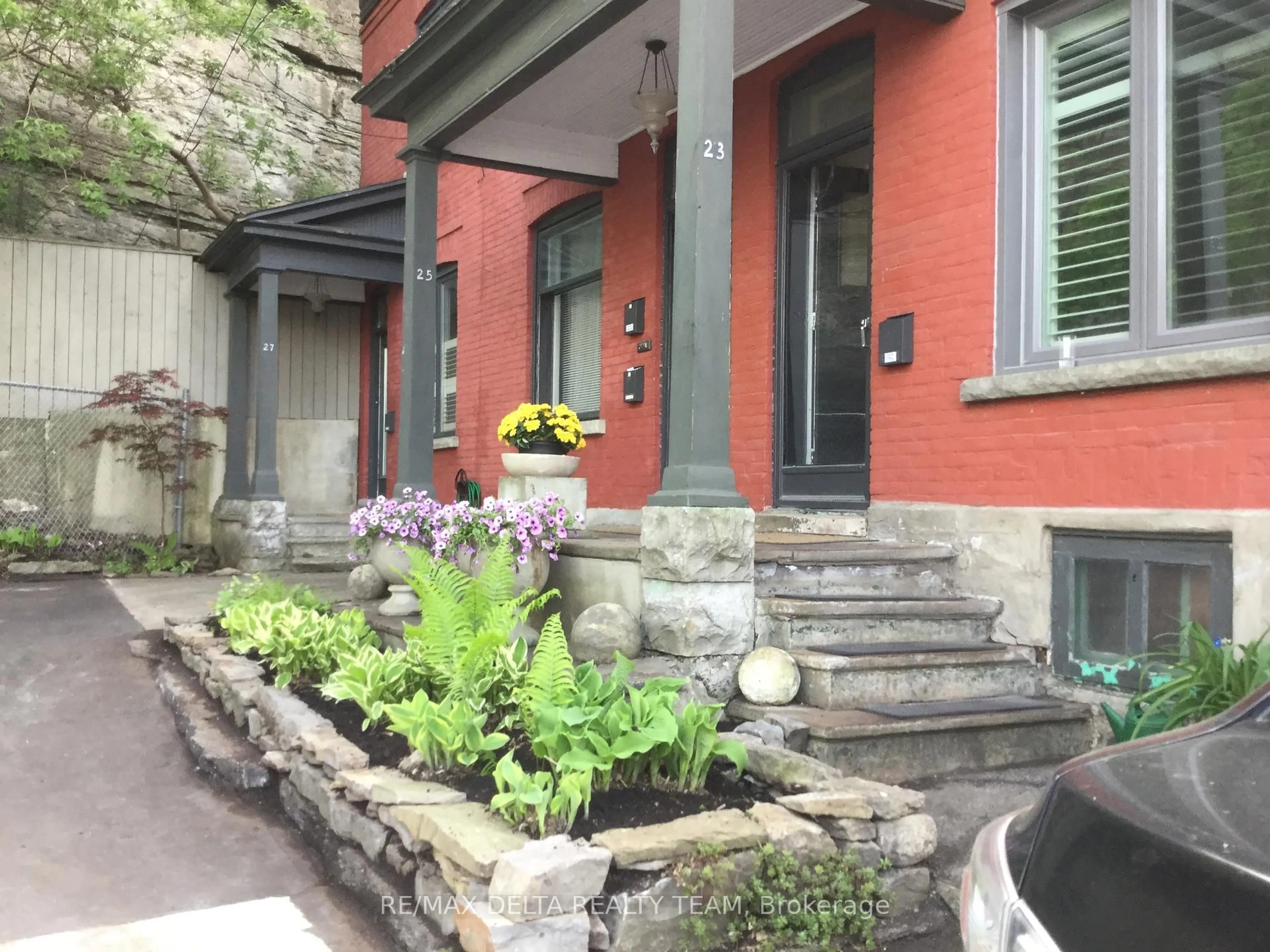 Unknown for 27 Perkins St, Ottawa Ontario K1R 7G4