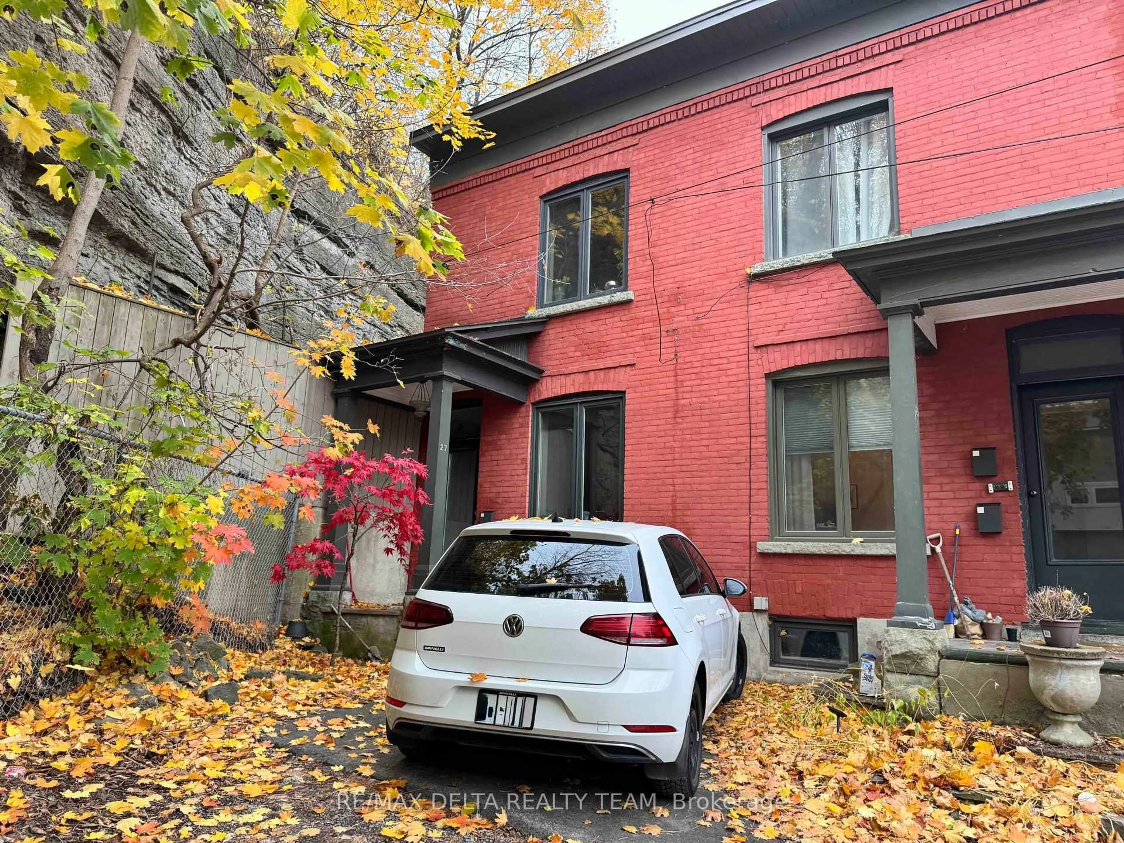 Unknown for 27 Perkins St, Ottawa Ontario K1R 7G4