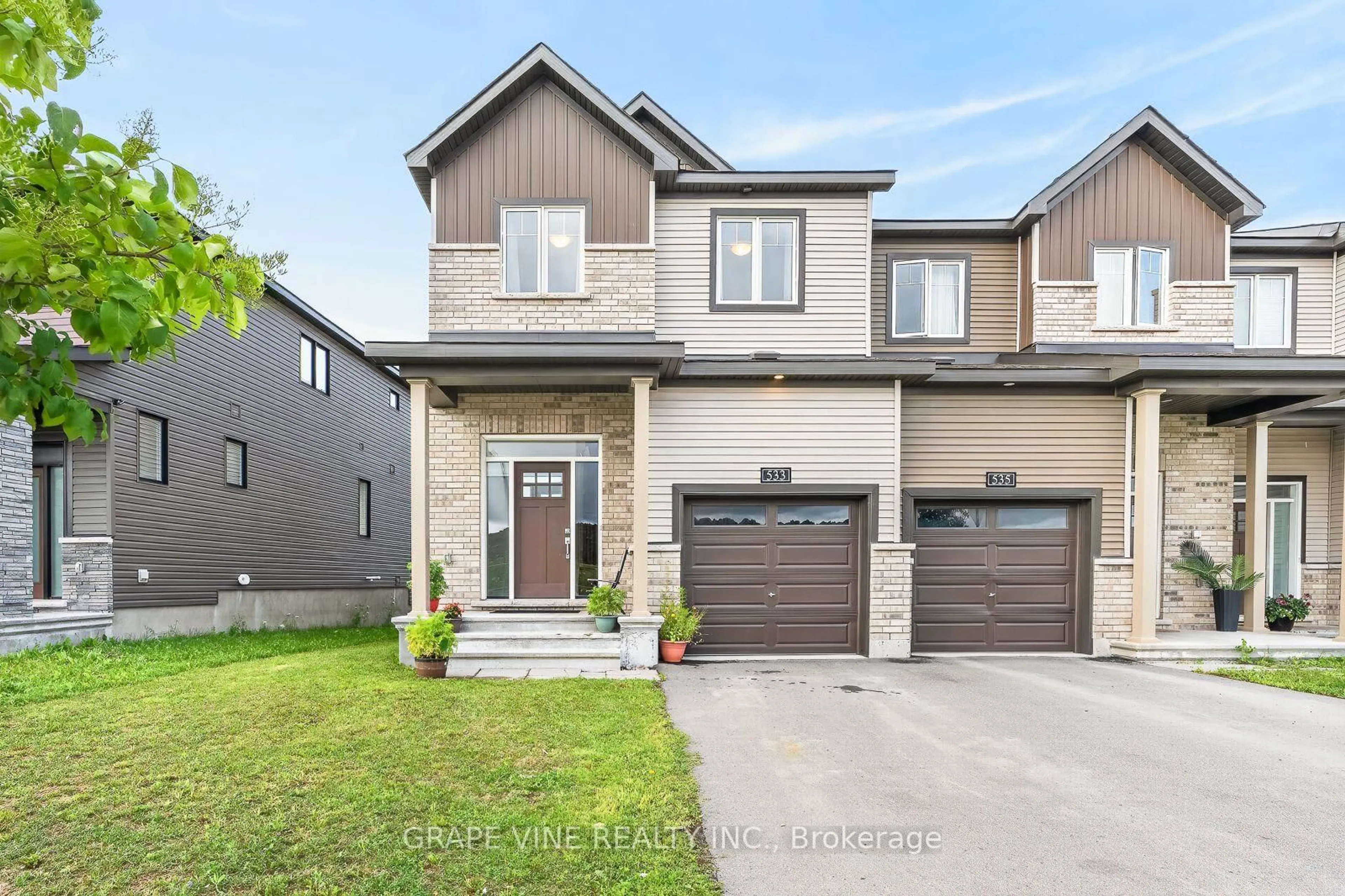 Home with brick exterior material, street for 533 Winterset Rd, Kanata Ontario K2T 0P4