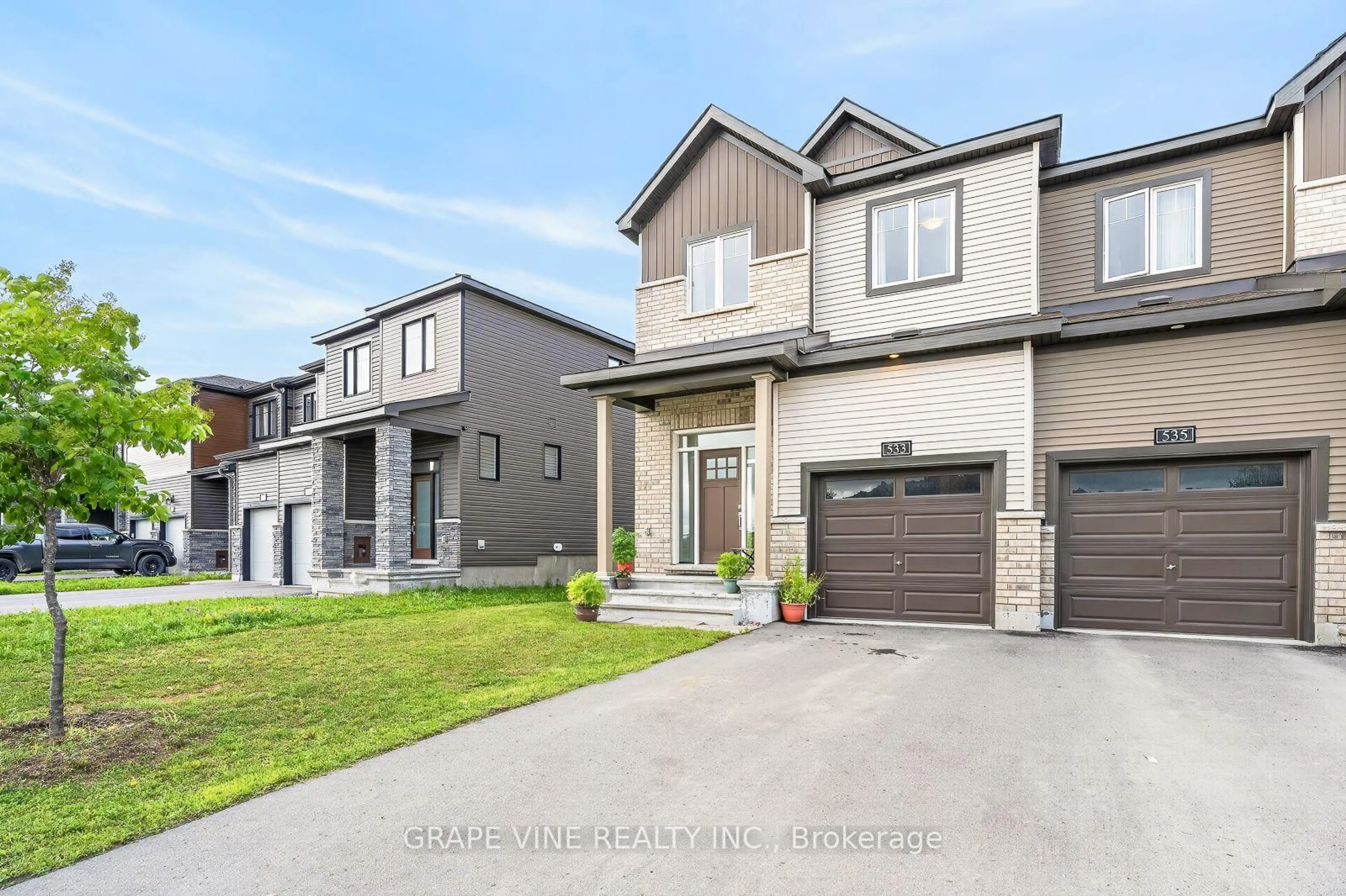 Home with brick exterior material, street for 533 Winterset Rd, Kanata Ontario K2T 0P4