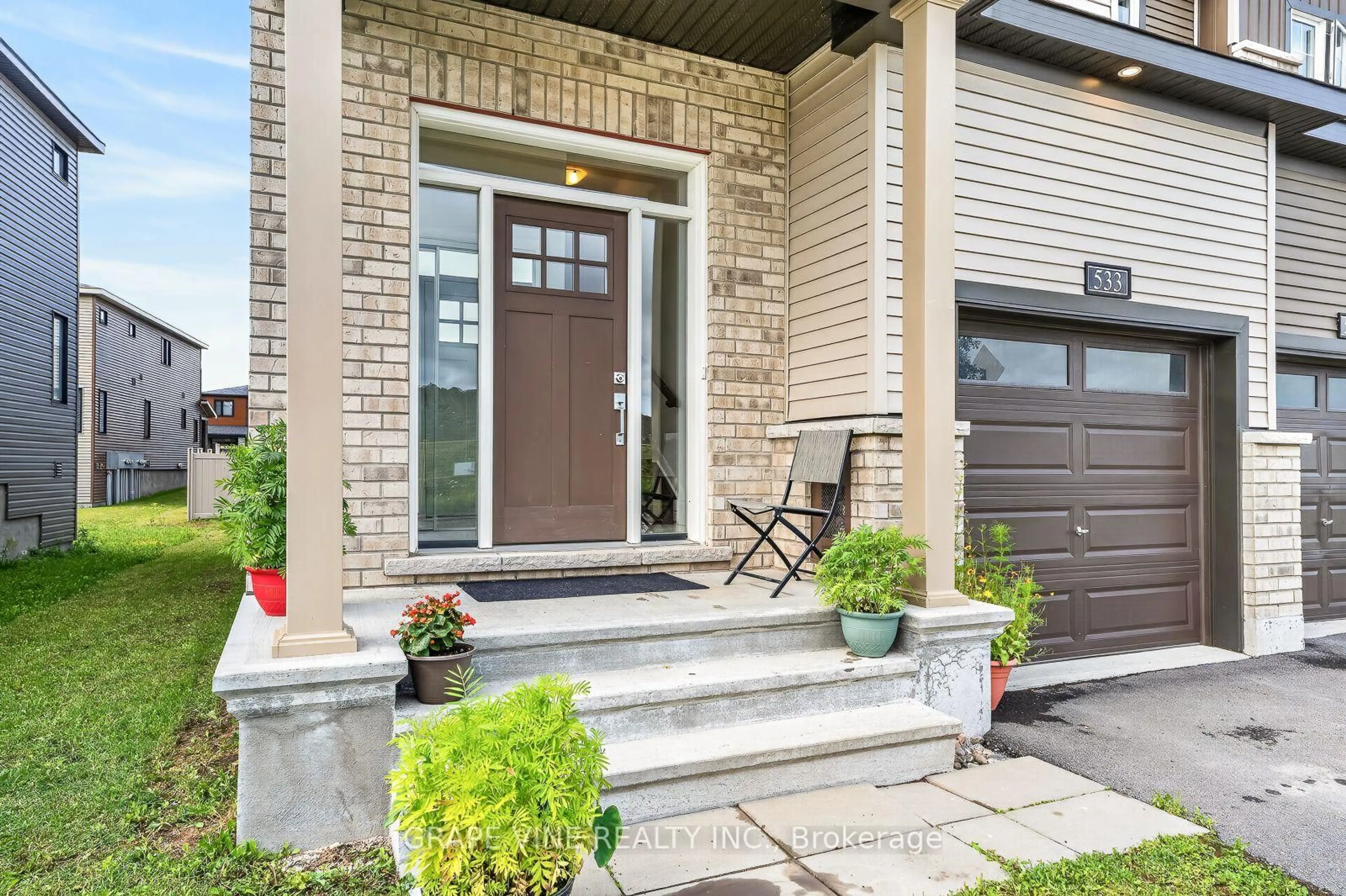 Home with brick exterior material, street for 533 Winterset Rd, Kanata Ontario K2T 0P4