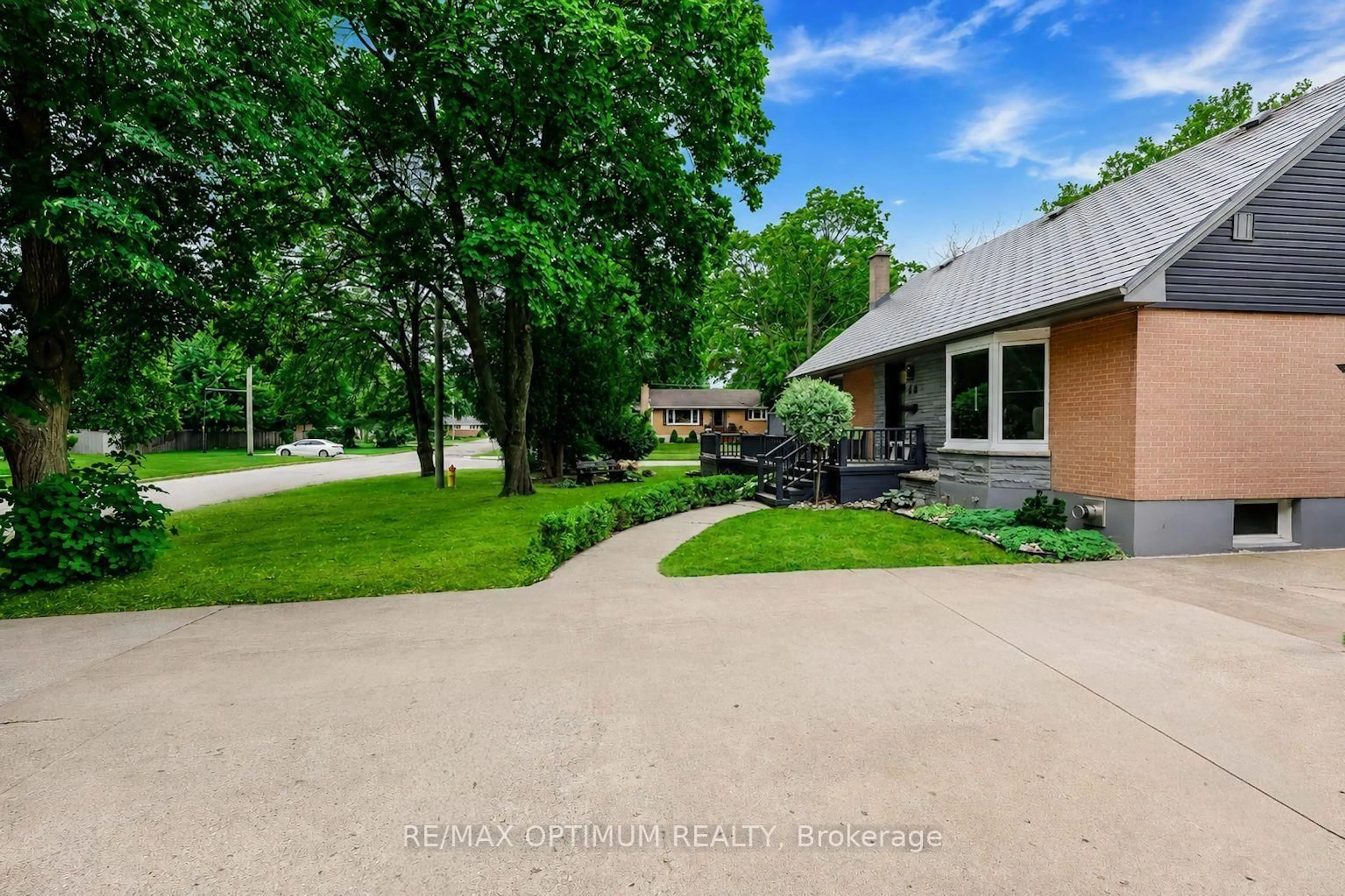 A pic from outside/outdoor area/front of a property/back of a property/a pic from drone, water/lake/river/ocean view for 25 Buckingham Rd, Sarnia Ontario N7S 2S5