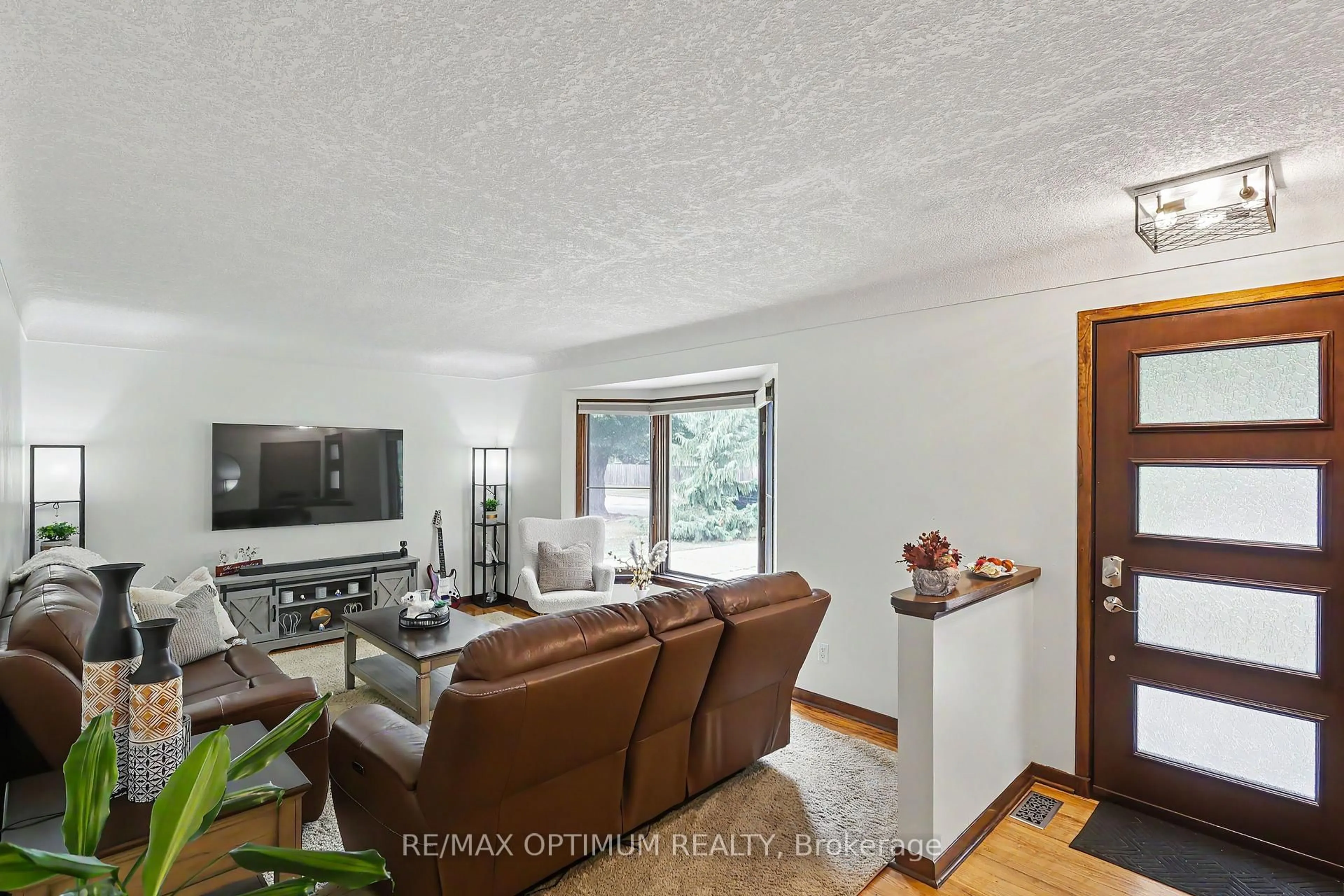 Living room with furniture, unknown for 25 Buckingham Rd, Sarnia Ontario N7S 2S5