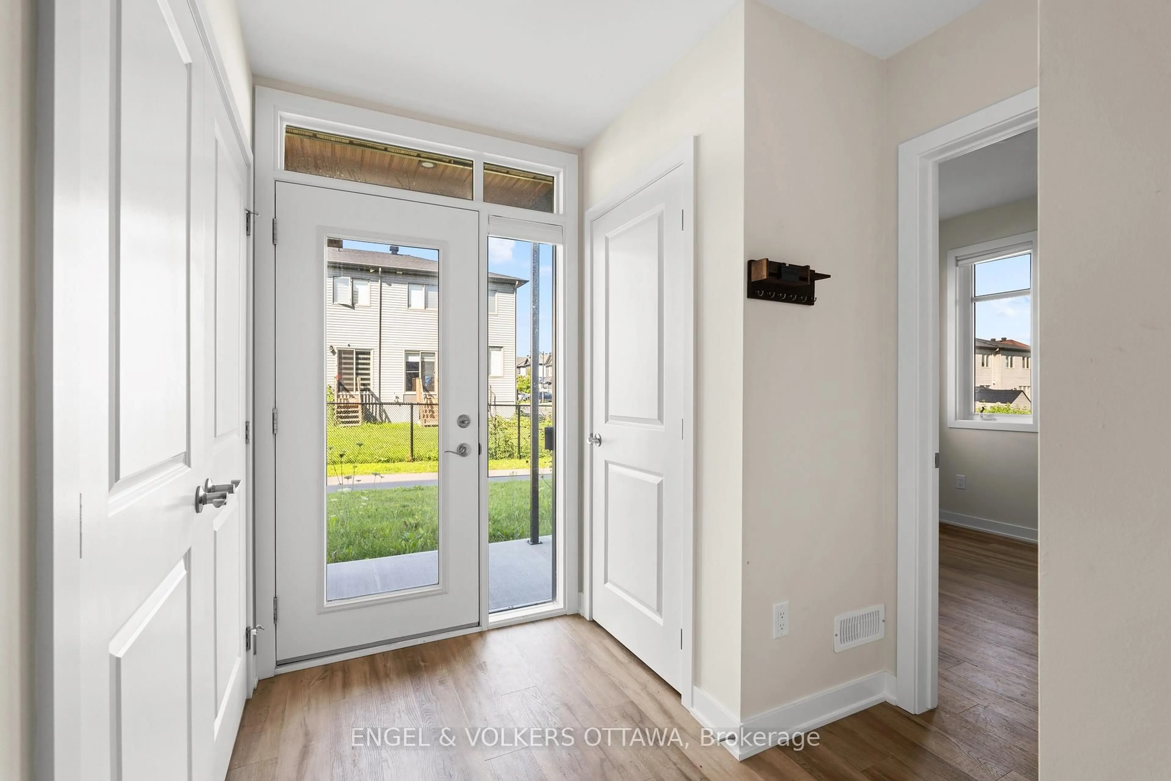 Indoor entryway for 631 Corporal Private, Ottawa Ontario K1X 0M7
