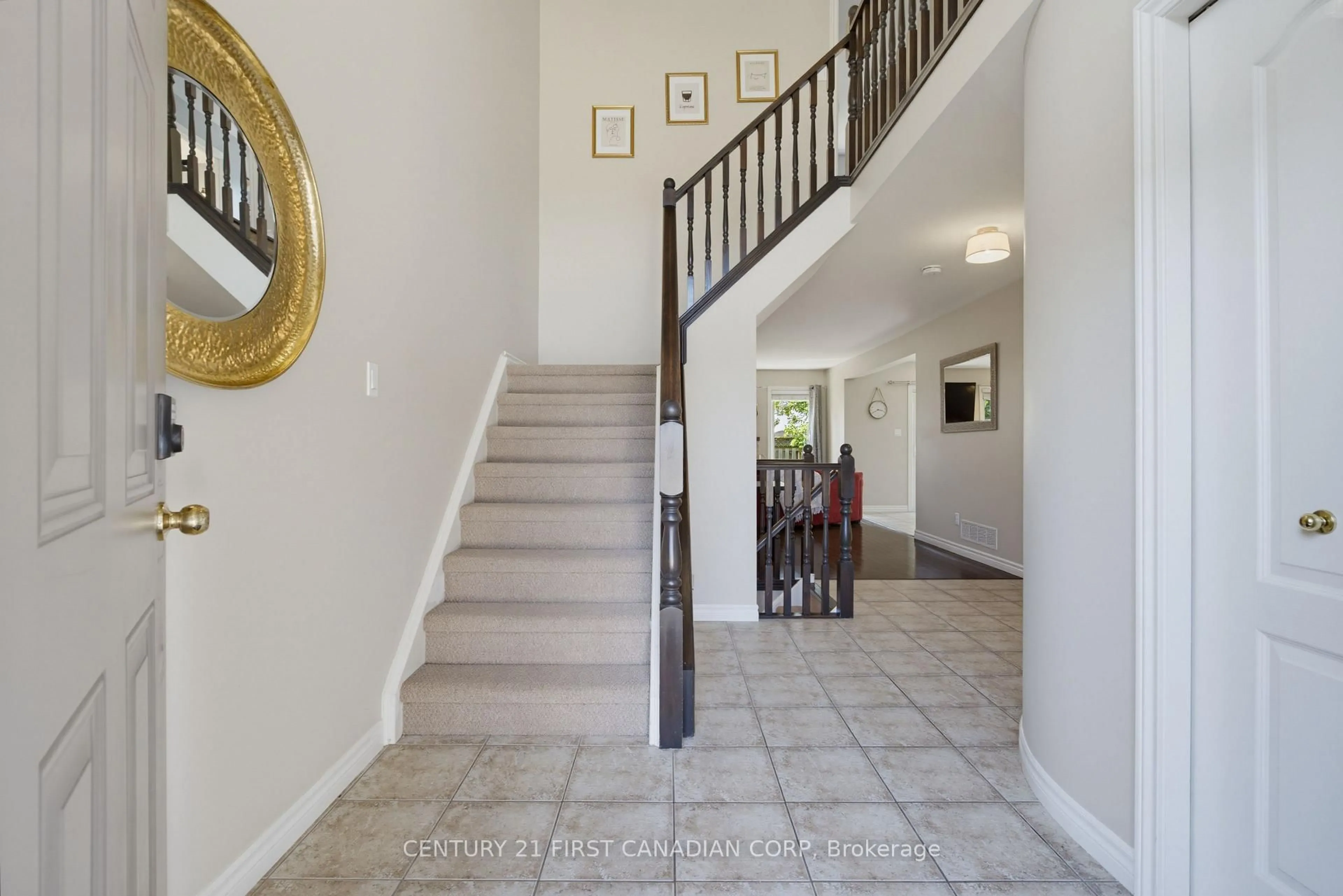 Indoor foyer for 1197 Smither Rd, London North Ontario N6G 5R8