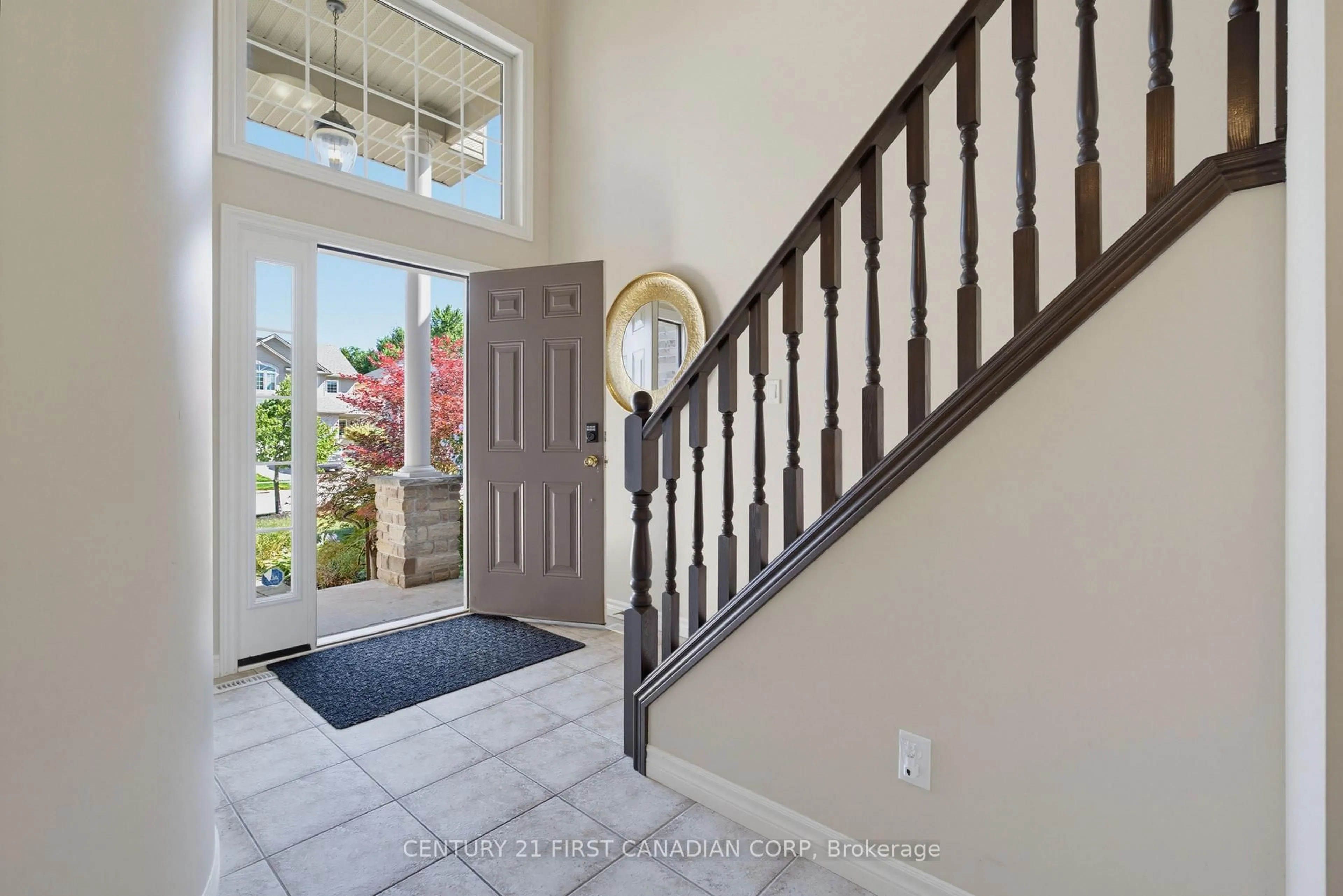 Indoor entryway for 1197 Smither Rd, London North Ontario N6G 5R8