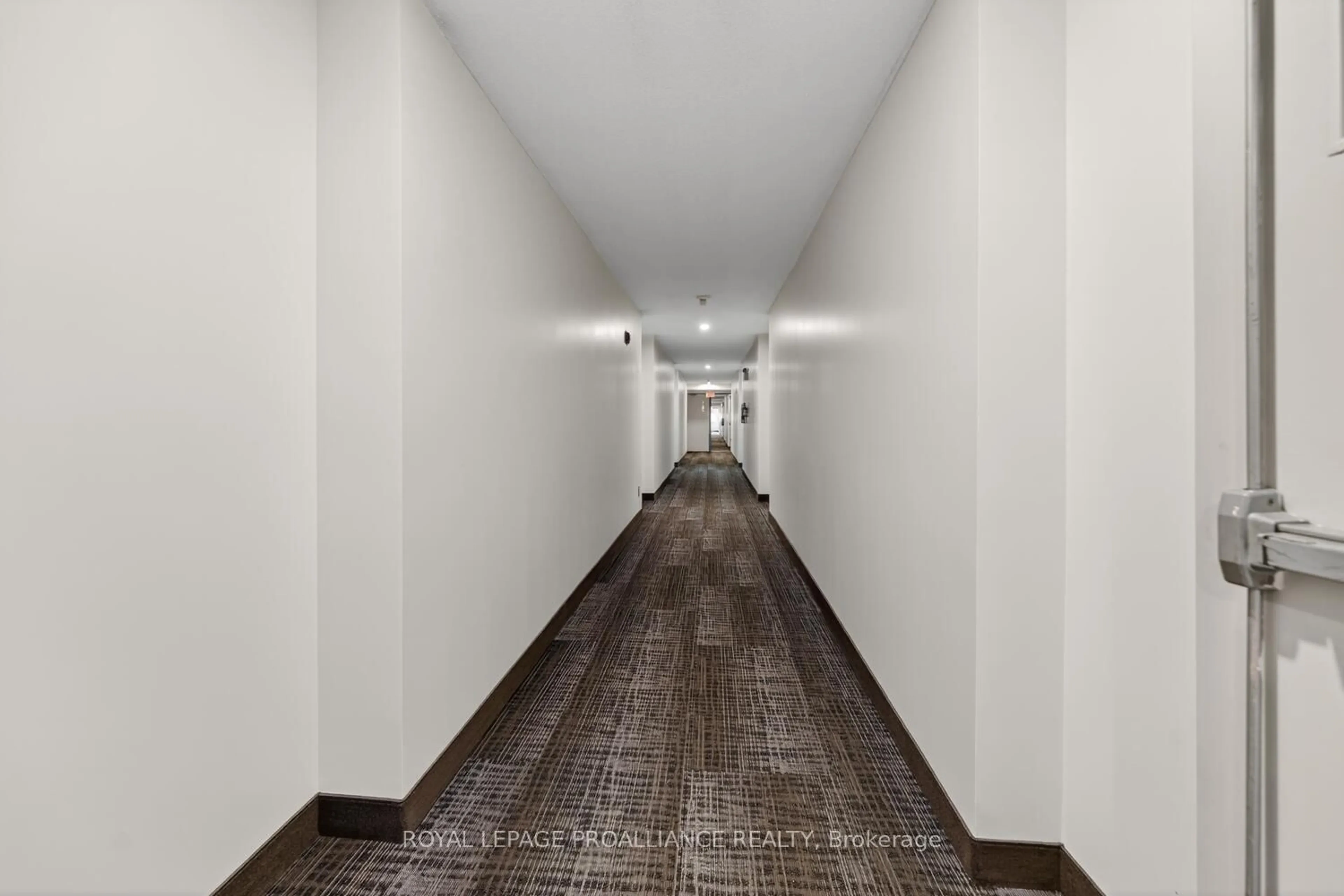 Indoor foyer for 820 Laurier Blvd #205, Brockville Ontario K6V 6Z2