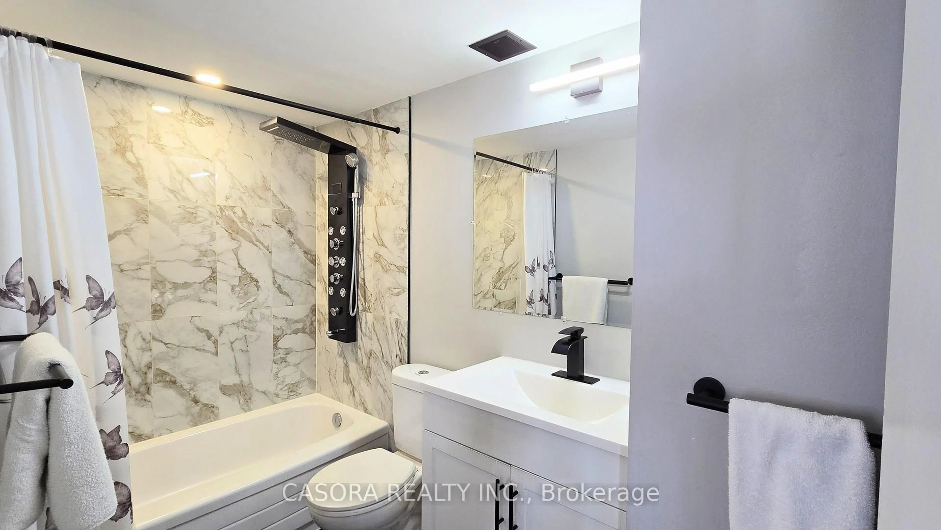 Contemporary bathroom, ceramic/tile floor for 150 Charlton Ave #3003, Hamilton Ontario L8N 3X3