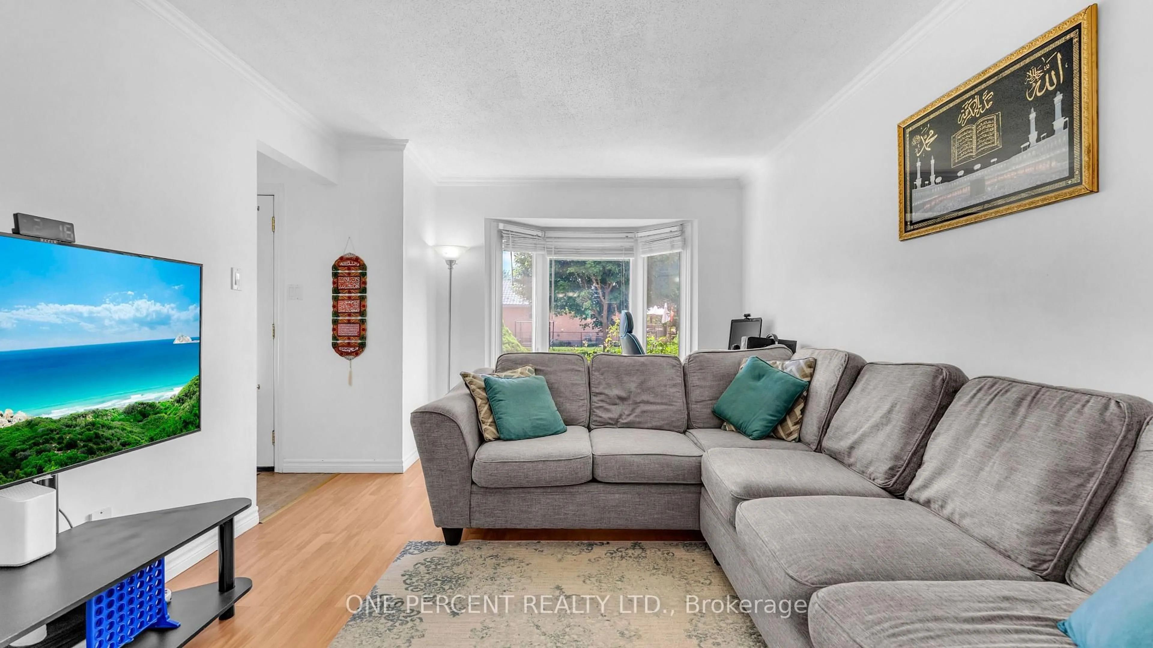 Living room with furniture, unknown for 1 CHESWICK Circ, London South Ontario N6E 3L8