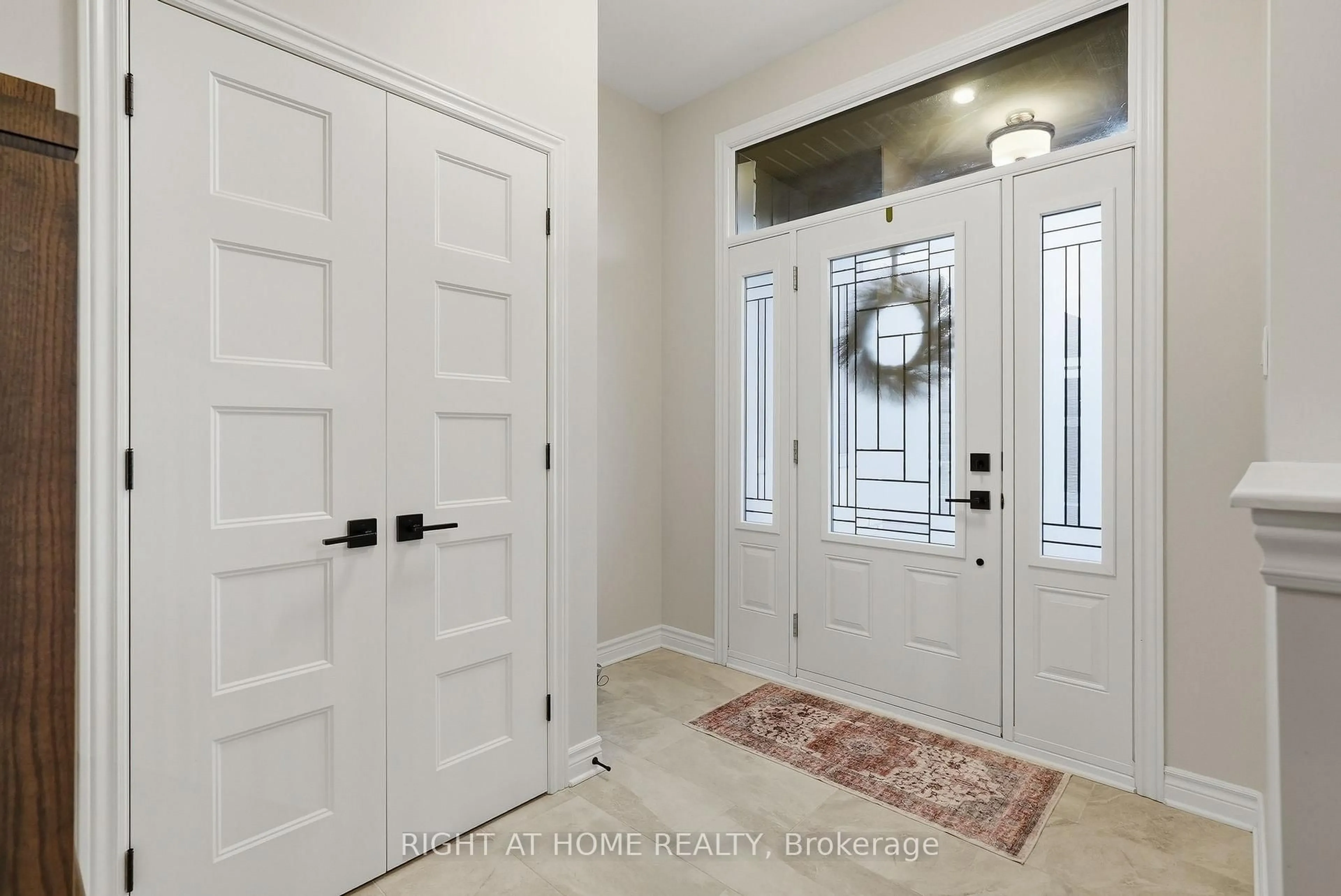 Indoor entryway for 1334 Fribourg St, Russell Ontario K0A 1W0