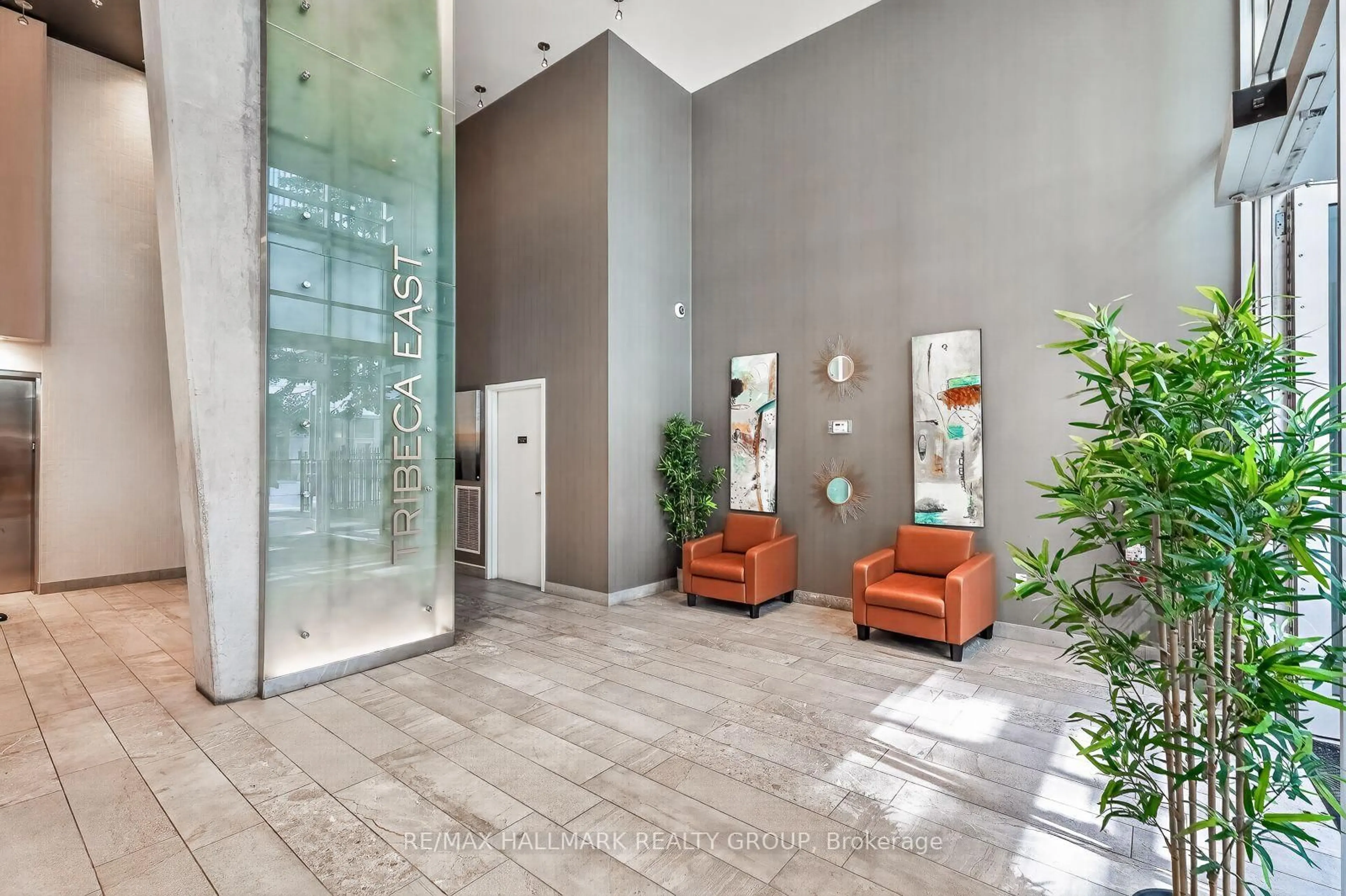 Indoor foyer for 40 Nepean St #1204, Ottawa Ontario K2P 0X5