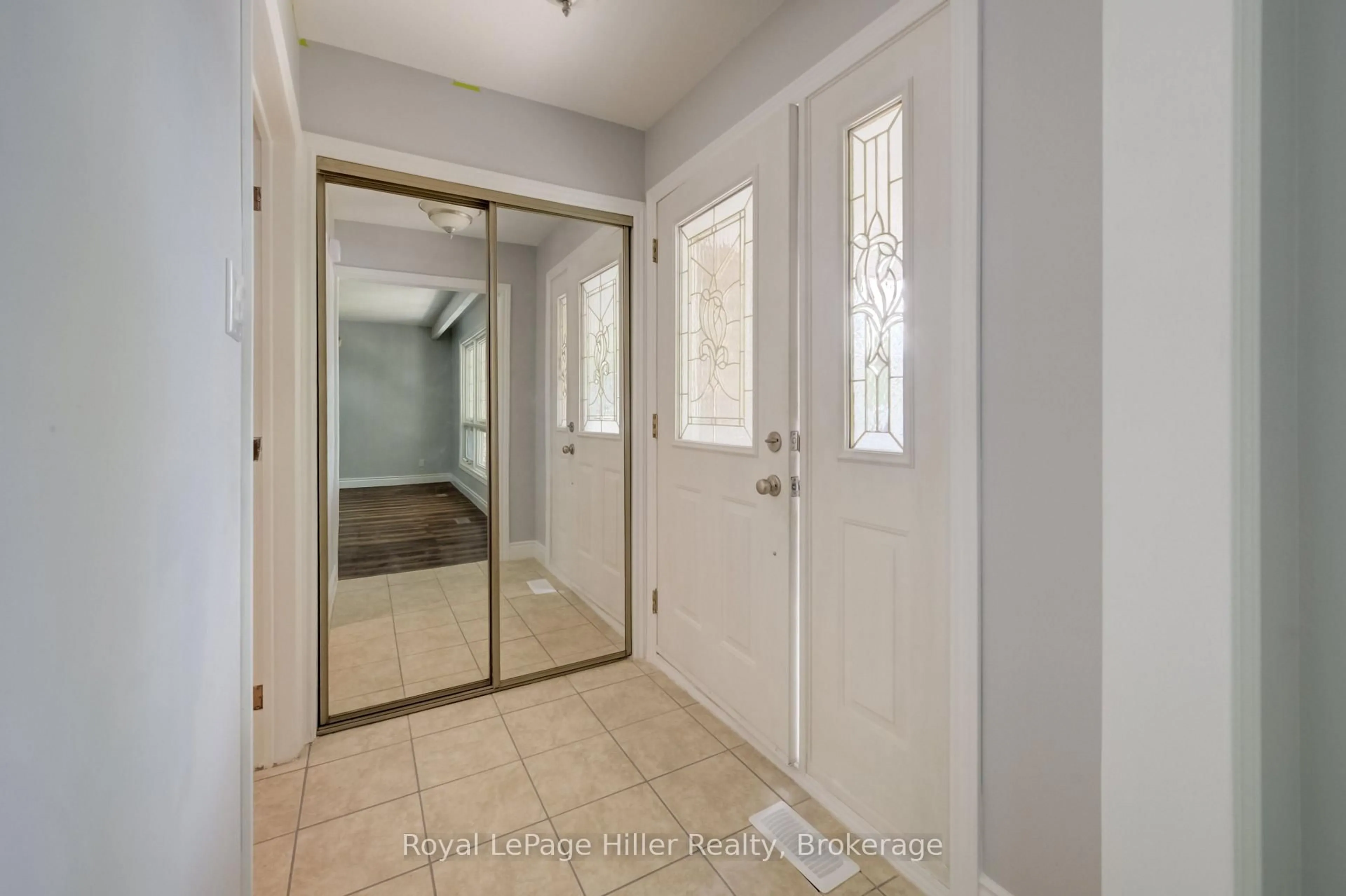 Indoor entryway for 373 Willow St, Stratford Ontario N5A 3B8