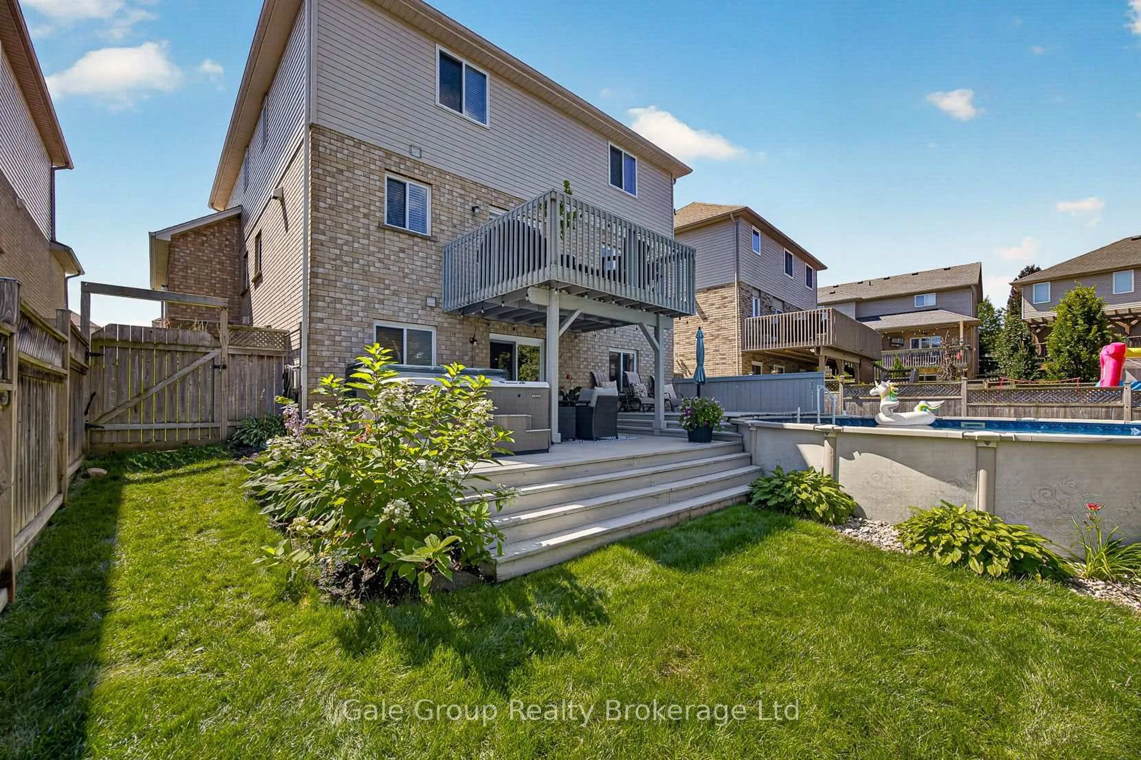 Patio, street for 205 Munnoch Blvd, Woodstock Ontario N4T 1V7