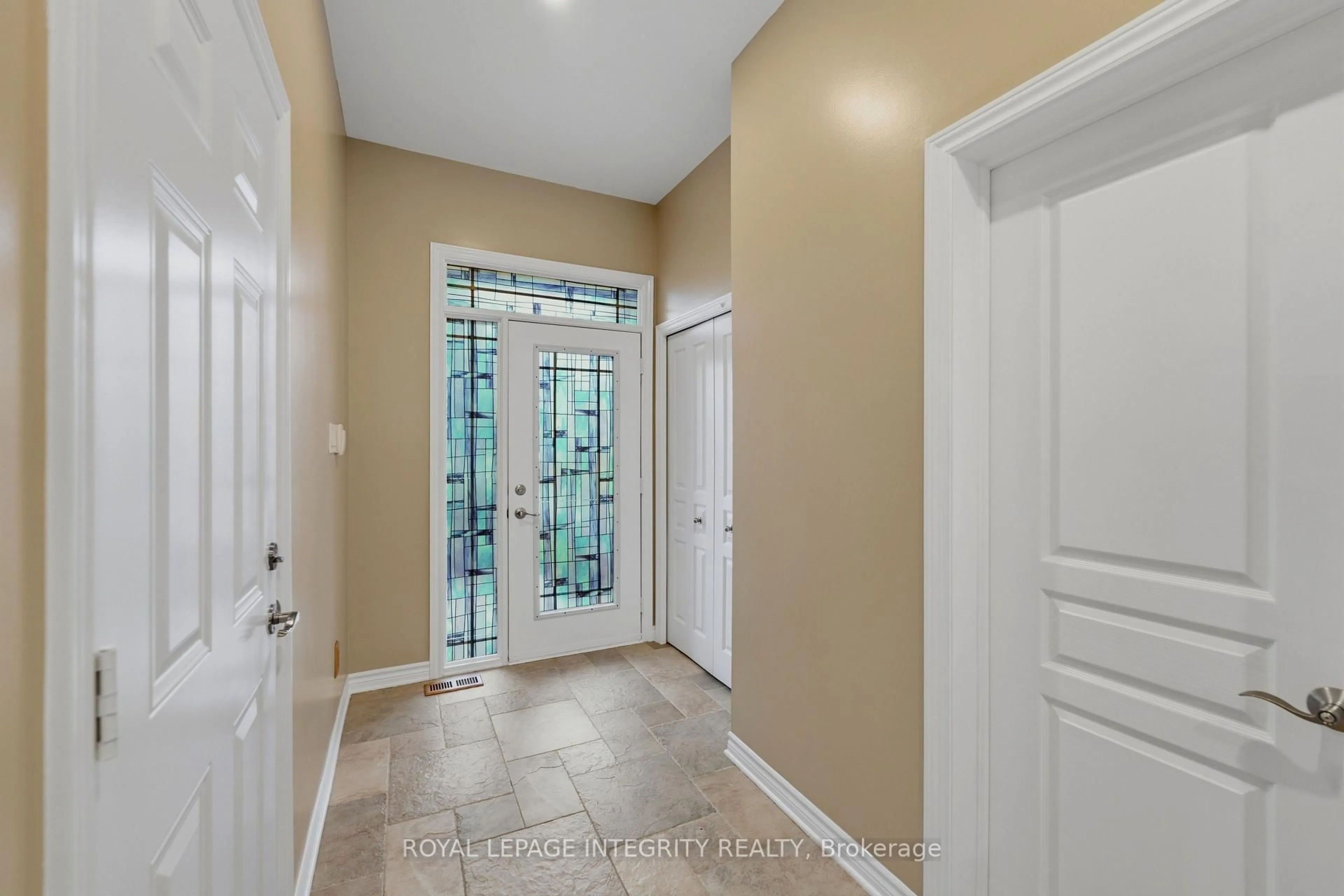 Indoor entryway for 102 Windance Cres, Ottawa Ontario K2W 0A7