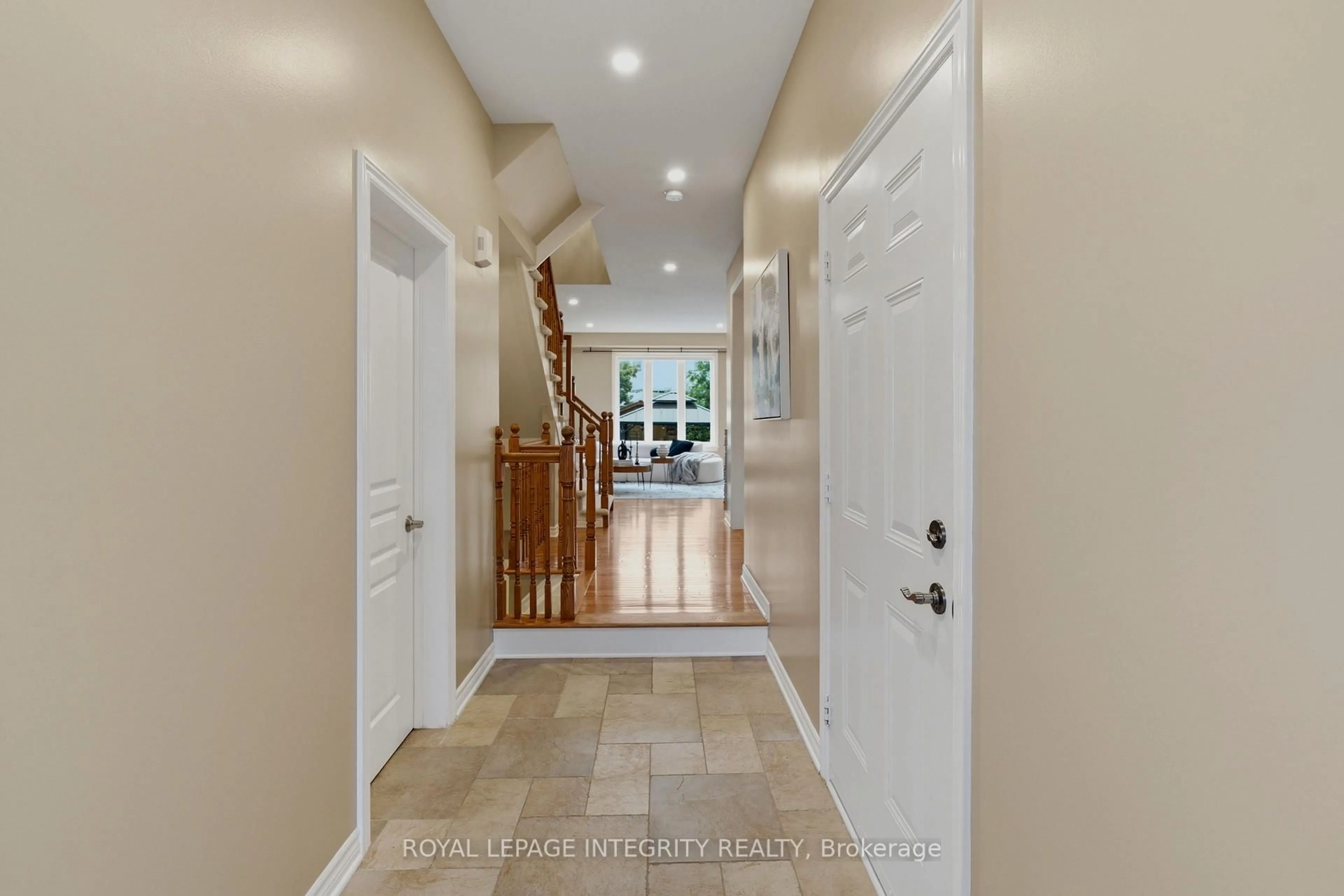Indoor entryway for 102 Windance Cres, Ottawa Ontario K2W 0A7