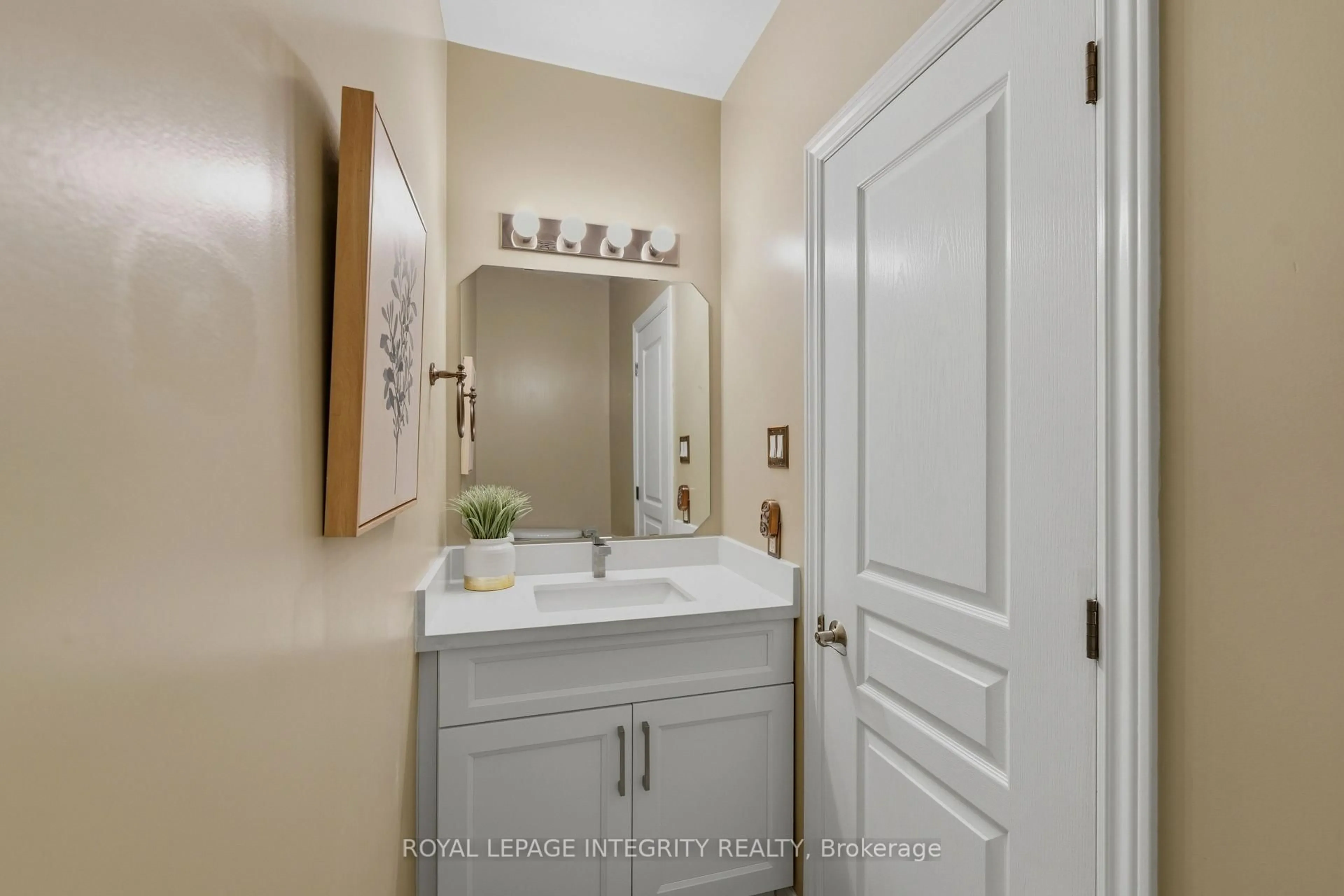 Standard bathroom, ceramic/tile floor for 102 Windance Cres, Ottawa Ontario K2W 0A7
